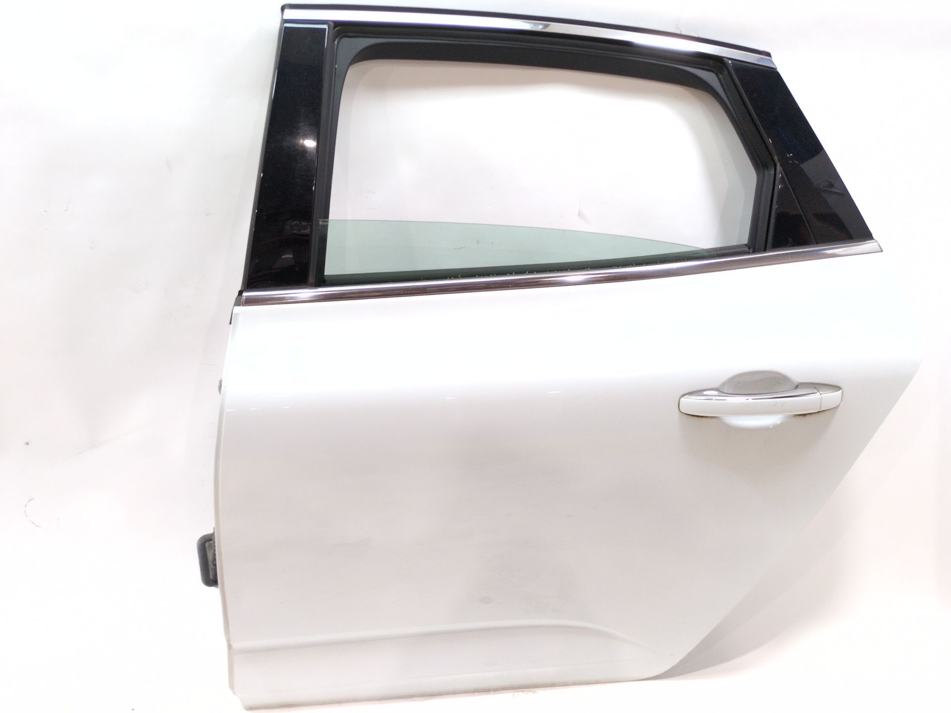 puerta_trasera_izquierda_821015974r_ice_white_bc_ov369_renault_talisman_lp_2_0_blue_dci_200_lpal