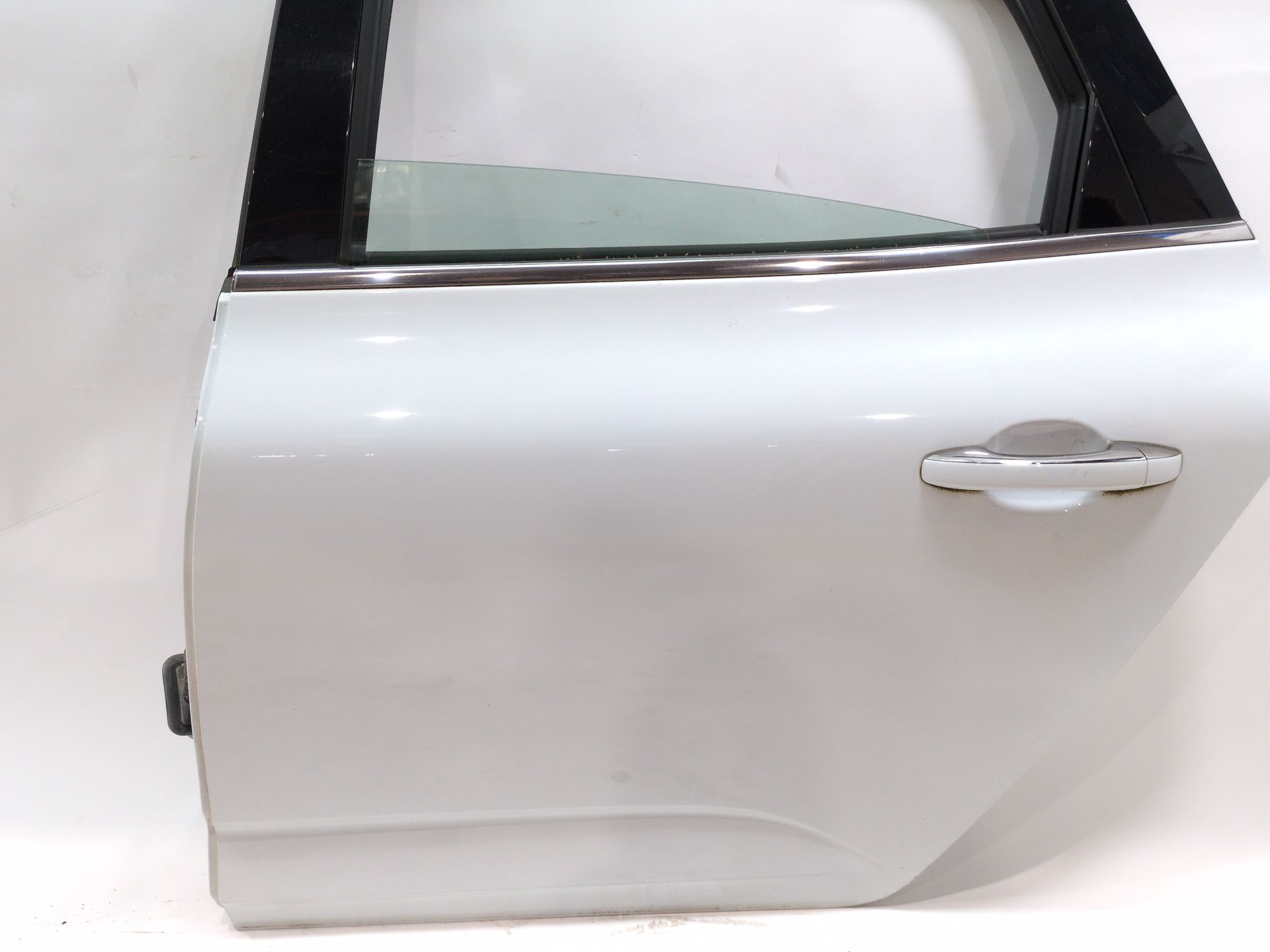 puerta_trasera_izquierda_821015974r_ice_white_bc_ov369_renault_talisman_lp_2_0_blue_dci_200_lpal