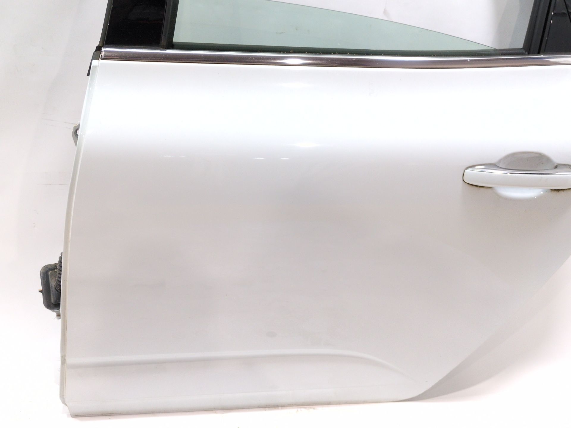 puerta_trasera_izquierda_821015974r_ice_white_bc_ov369_renault_talisman_lp_2_0_blue_dci_200_lpal