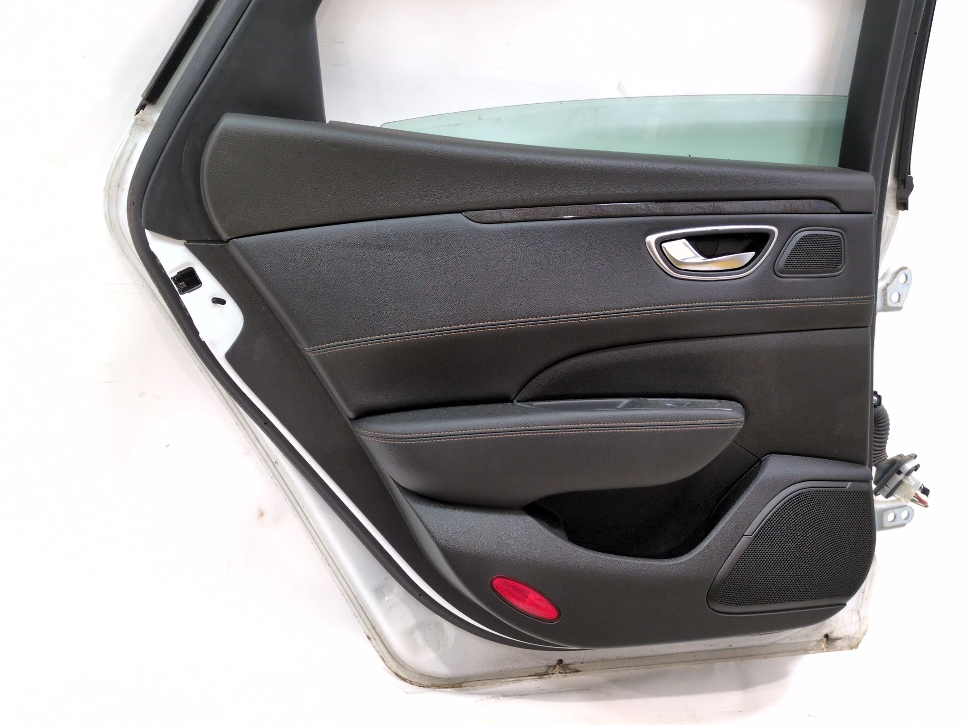 puerta_trasera_izquierda_821015974r_ice_white_bc_ov369_renault_talisman_lp_2_0_blue_dci_200_lpal