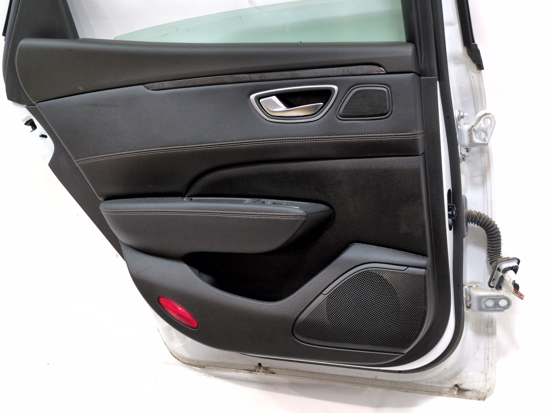 puerta_trasera_izquierda_821015974r_ice_white_bc_ov369_renault_talisman_lp_2_0_blue_dci_200_lpal