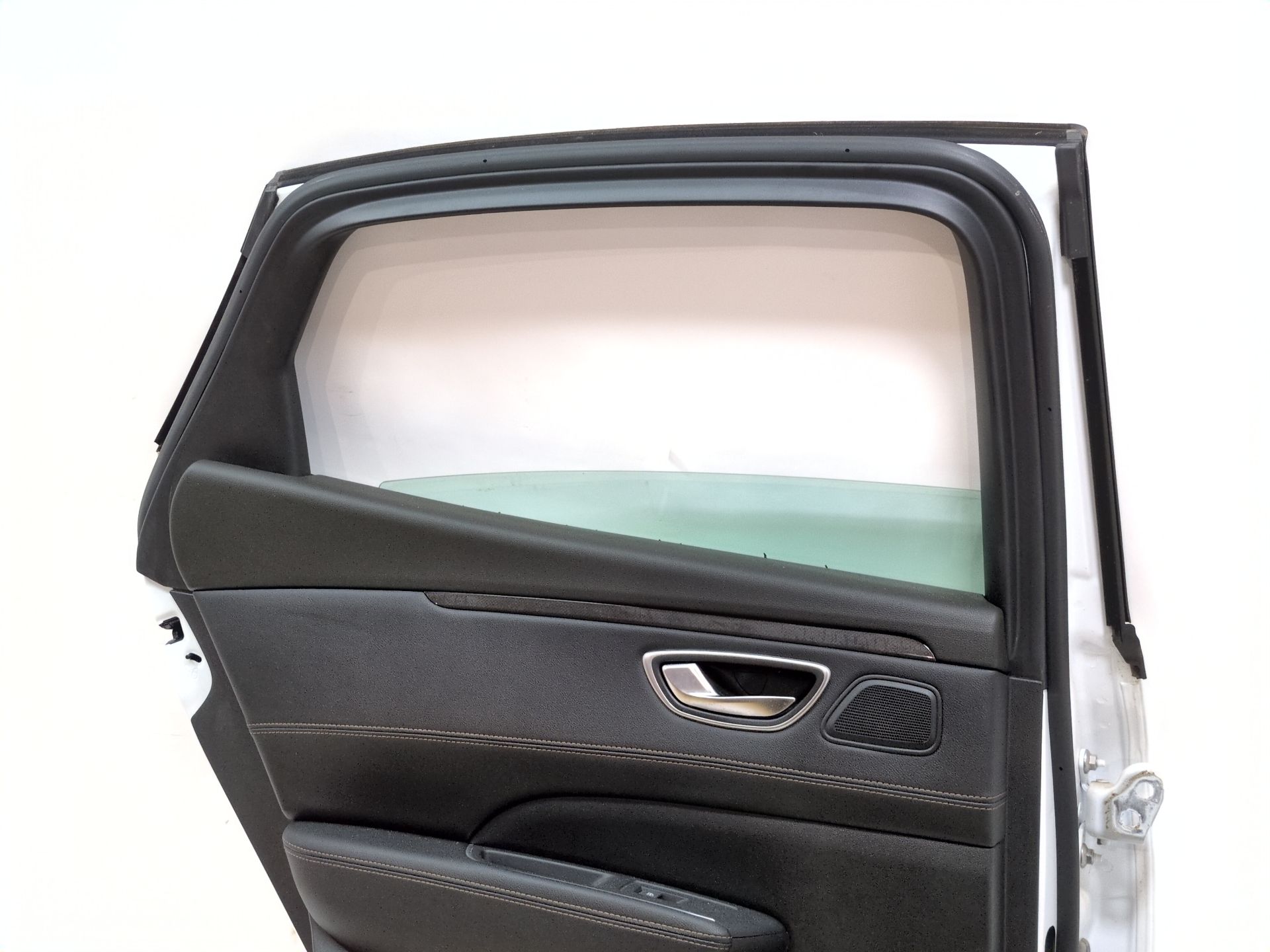 puerta_trasera_izquierda_821015974r_ice_white_bc_ov369_renault_talisman_lp_2_0_blue_dci_200_lpal