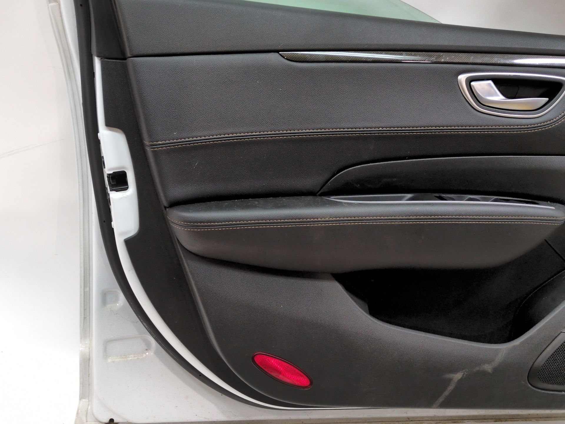 puerta_delantera_izquierda_801018159r_ice_white_bc_ov369_renault_talisman_lp_2_0_blue_dci_200_lpal