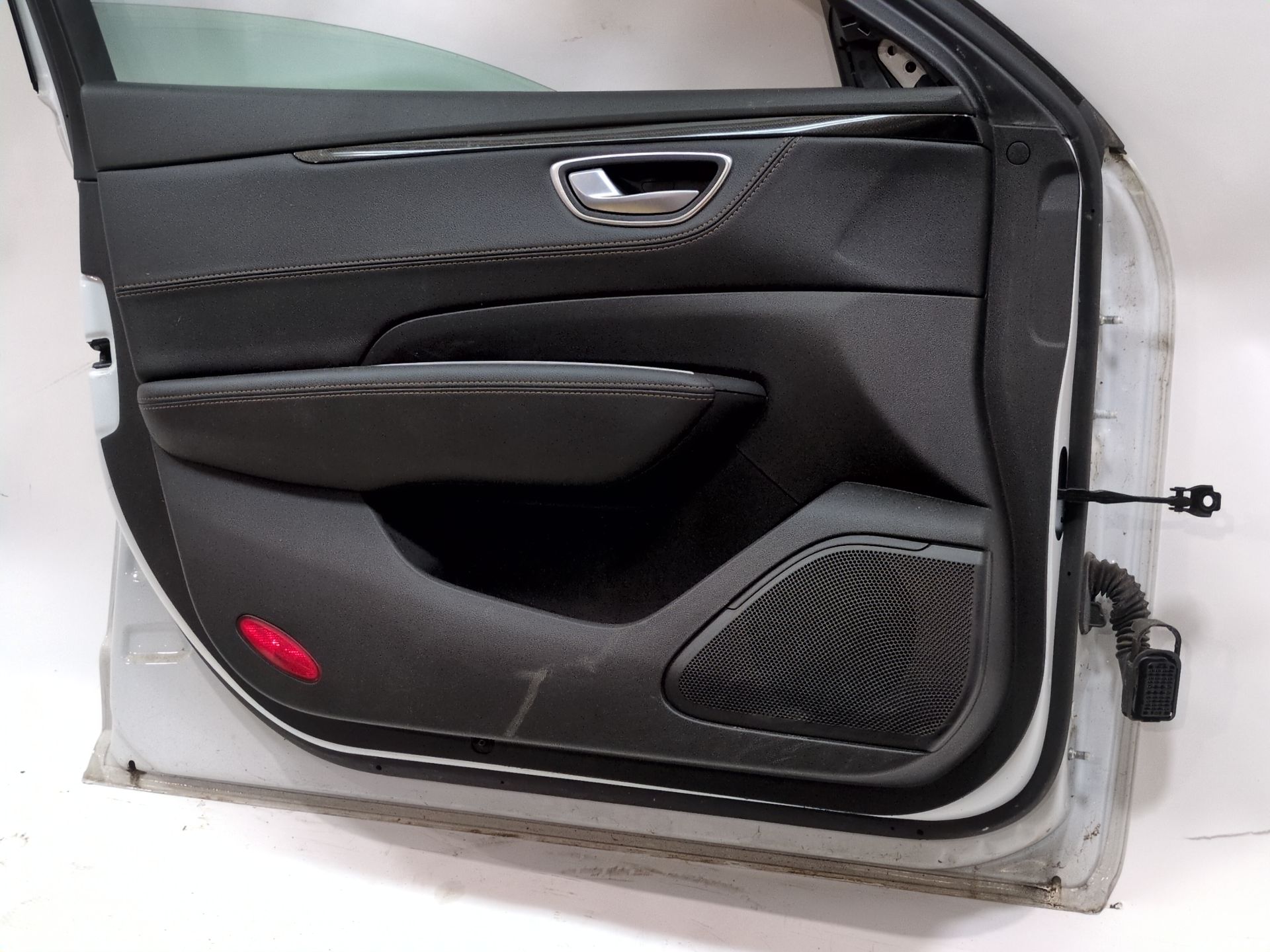 puerta_delantera_izquierda_801018159r_ice_white_bc_ov369_renault_talisman_lp_2_0_blue_dci_200_lpal