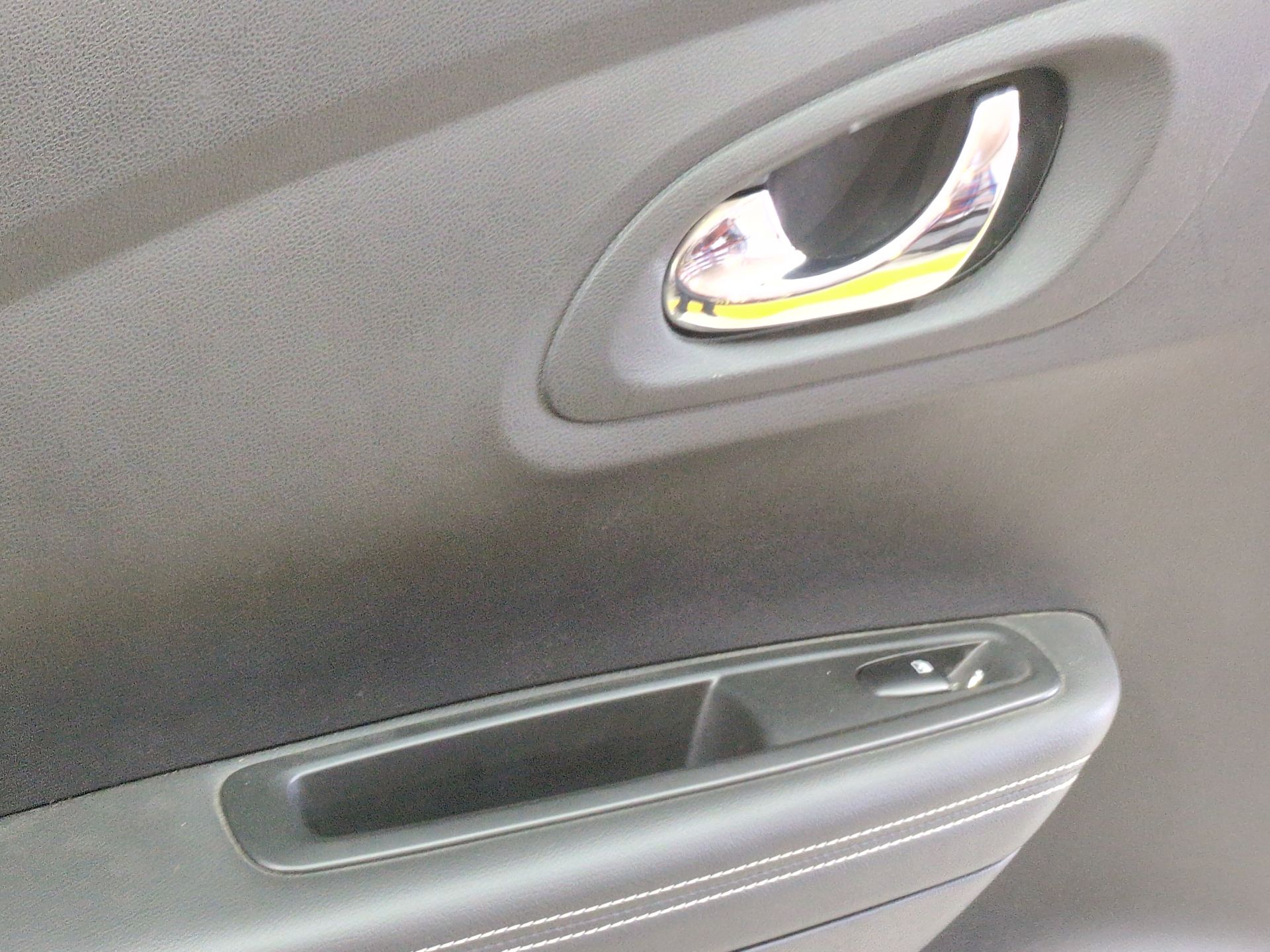 puerta_trasera_izquierda_821016878r_red_flame_tennp_renault_kadjar_ha_hl_1_5_dci_110_hla3