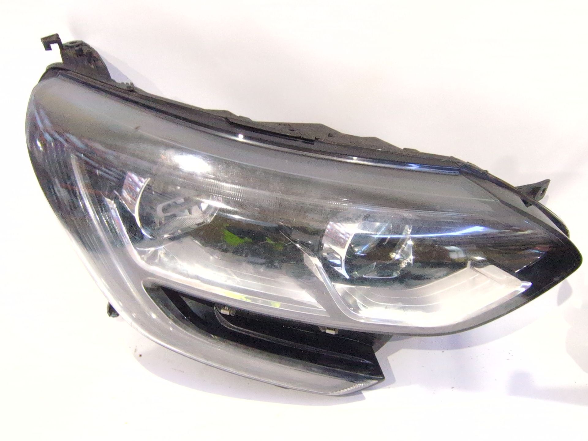 faro_derecho_260108478r_renault_megane_iv_hatchback_b9a_m_n_1_5_blue_dci_95_b9a2