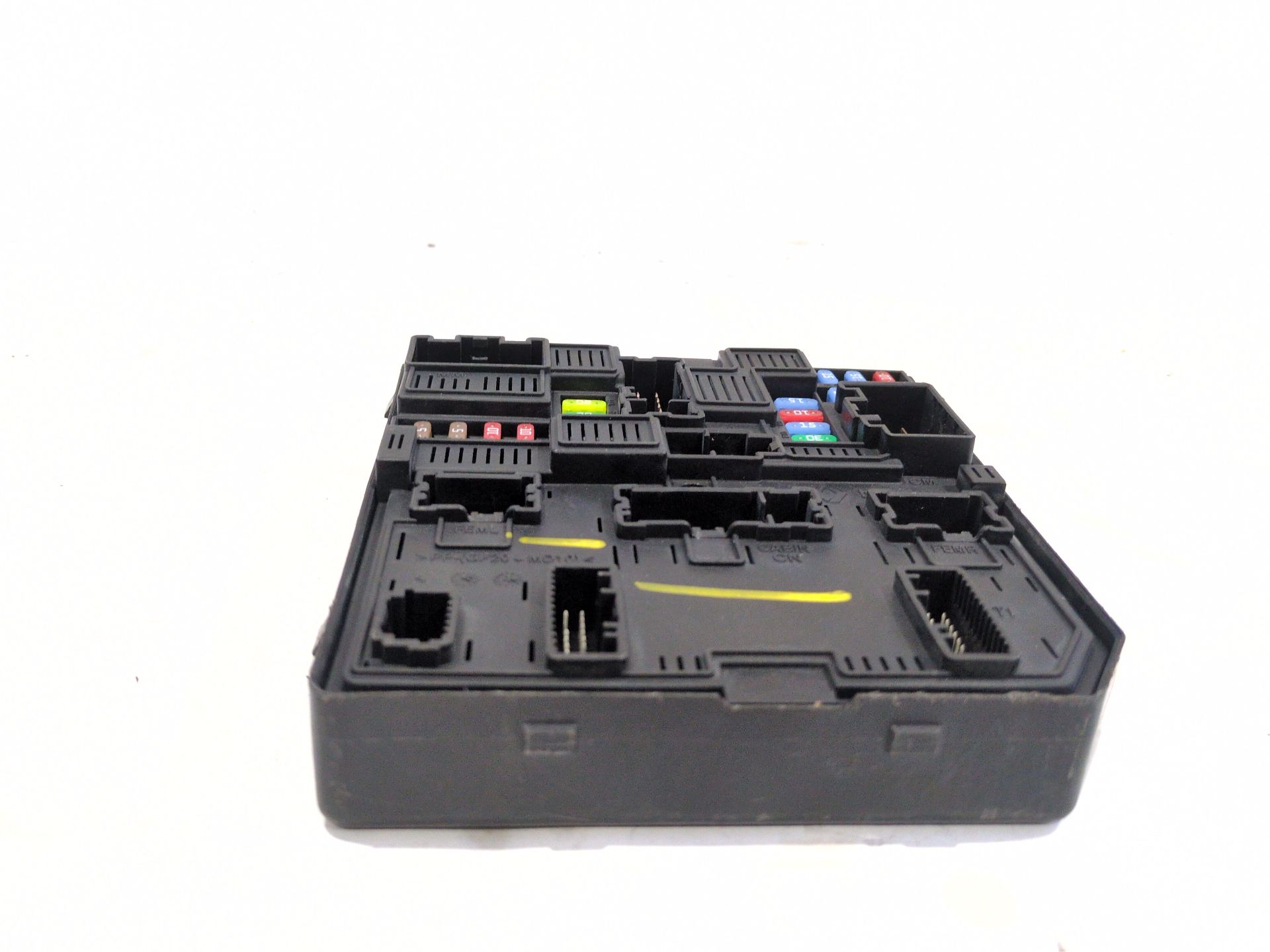 caja_reles_fusibles_284b67124r_renault_megane_iv_hatchback_b9a_m_n_1_5_blue_dci_95_b9a2