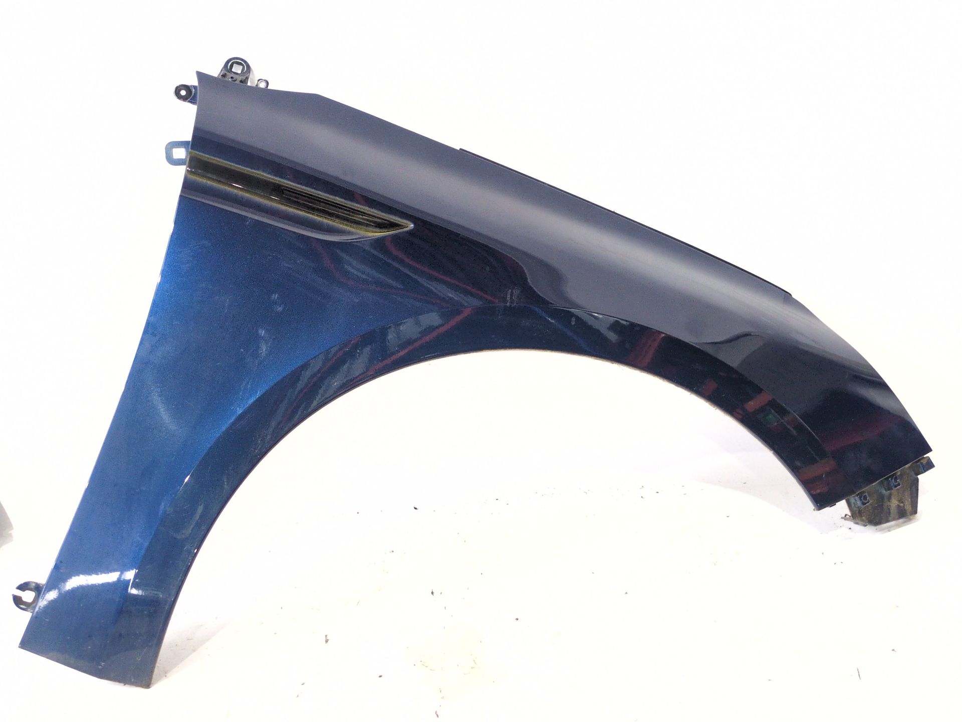 aleta_delantera_derecha_631006781r_blue_cosmos_terpr_renault_megane_iv_hatchback_b9a_m_n_1_5_blue_dci_95_b9a2