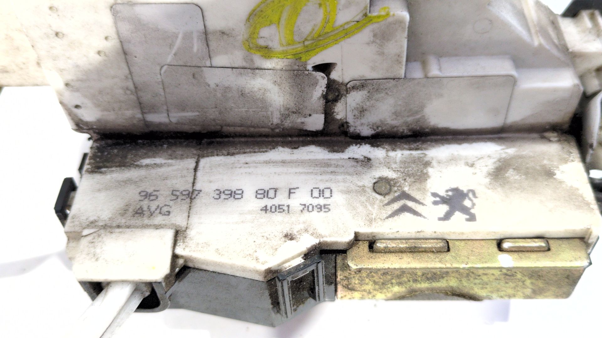 cerradura_puerta_delantera_izquierda_9659739880_peugeot_407_6d_2_0_hdi_135_6drhrh_6drhre_6drhrg_6drhrj