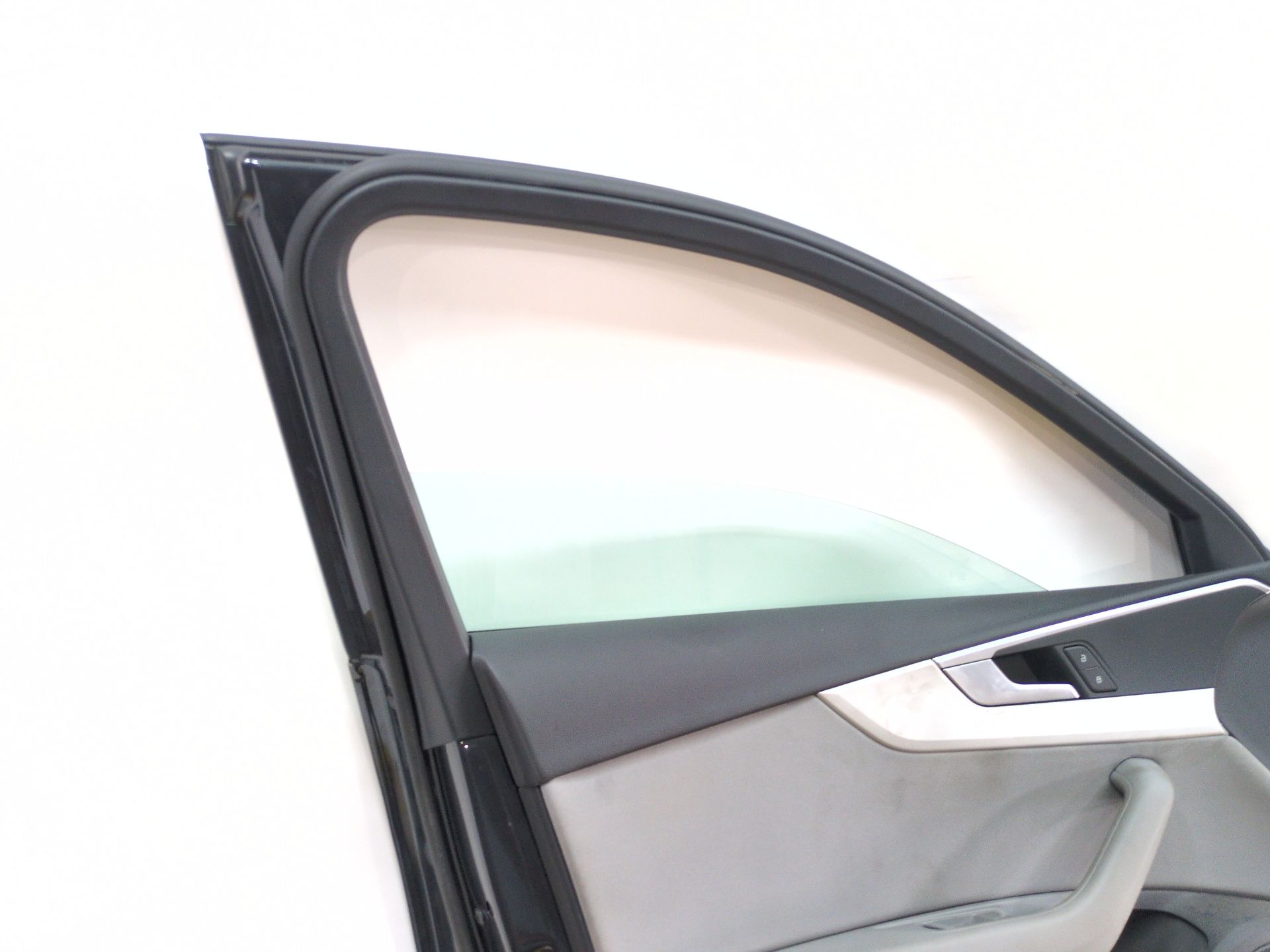 puerta_delantera_izquierda_8w0831051b_8w0_831_051_b_color_exterior_n_de_pintura_h1_x7l_audi_a4_b9_8w2_8wc_30_tdi_mild_hybrid