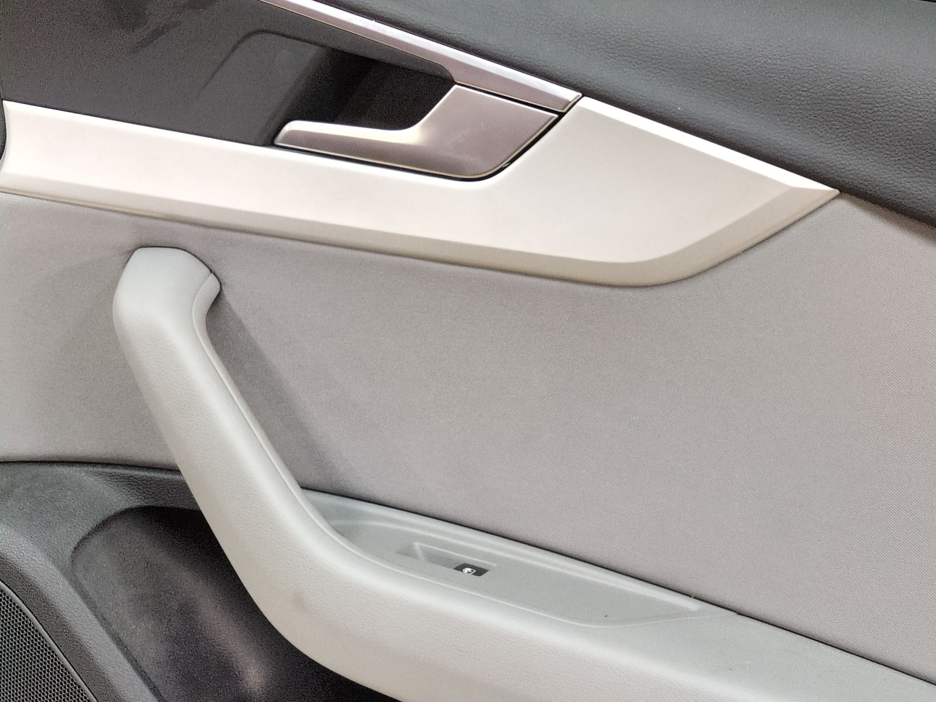 puerta_delantera_derecha_8w0831052b_8w0_831_052_b_color_exterior_n_de_pintura_h1_x7l_audi_a4_b9_8w2_8wc_30_tdi_mild_hybrid