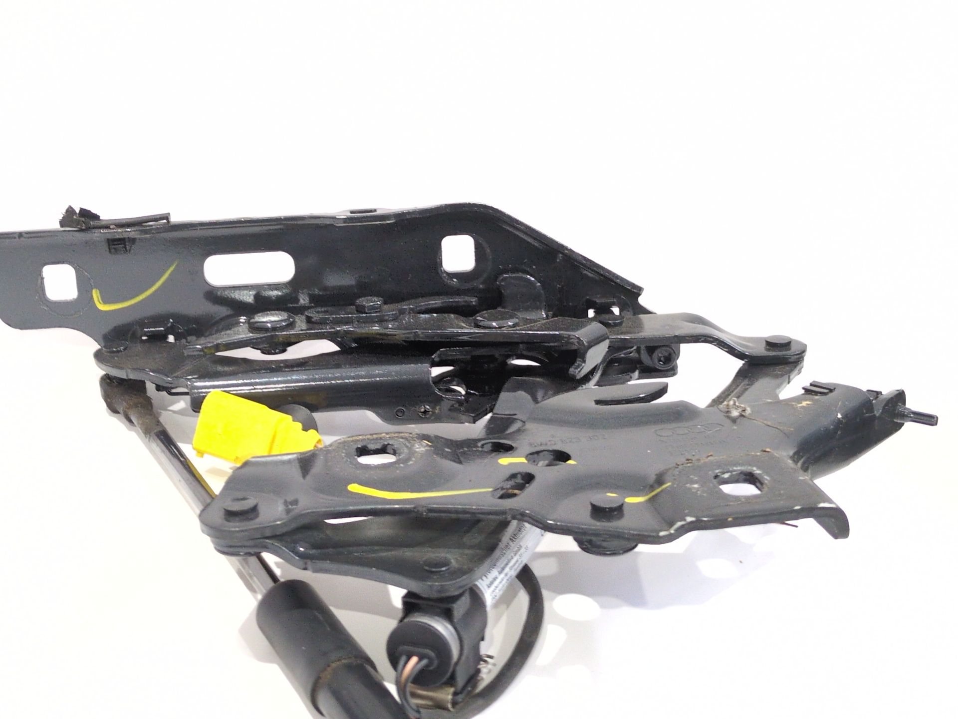 bisagra_capot_delantero_derecho_8w0823302_audi_a4_b9_8w2_8wc_30_tdi_mild_hybrid