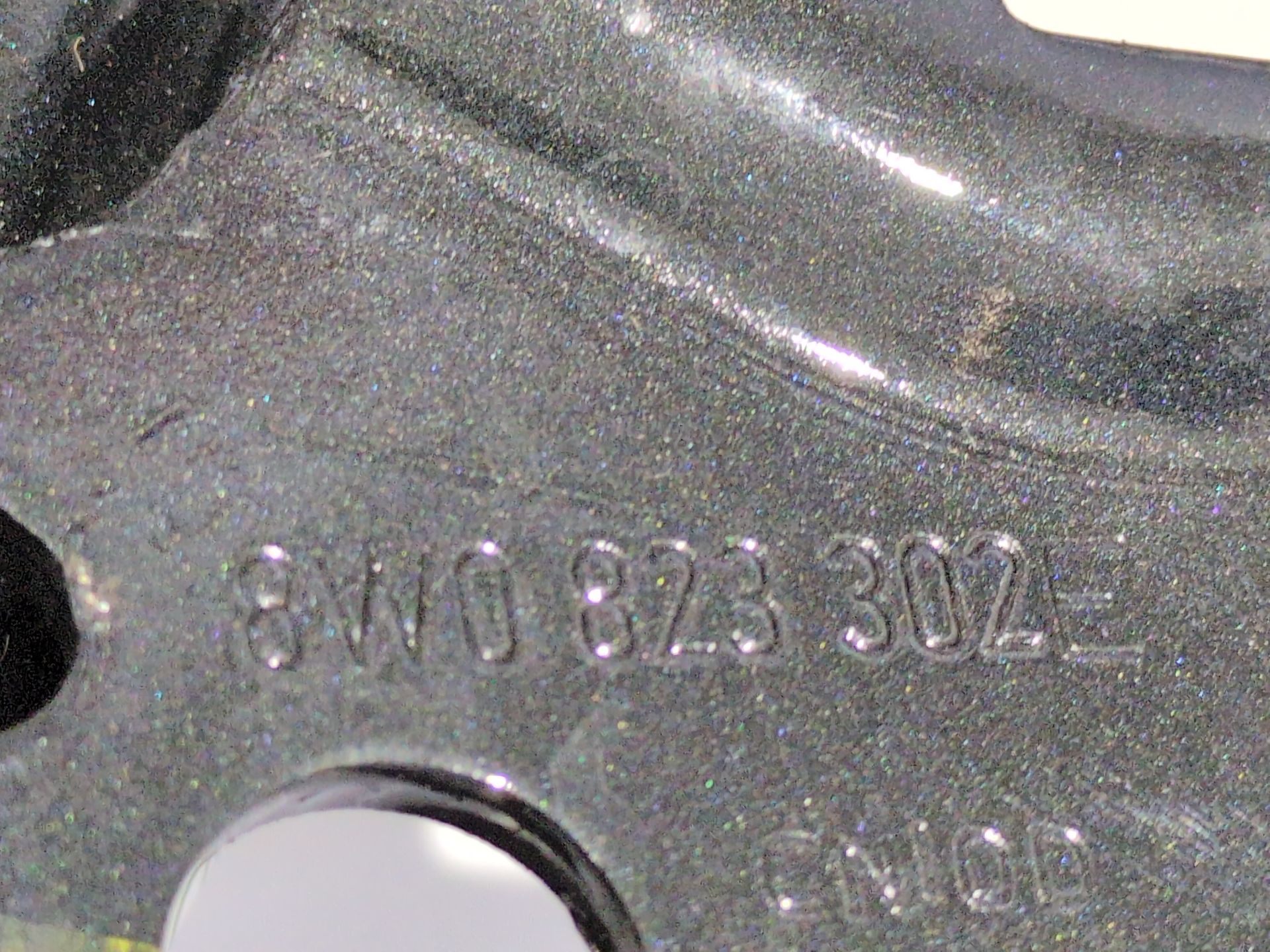 bisagra_capot_delantero_derecho_8w0823302_audi_a4_b9_8w2_8wc_30_tdi_mild_hybrid