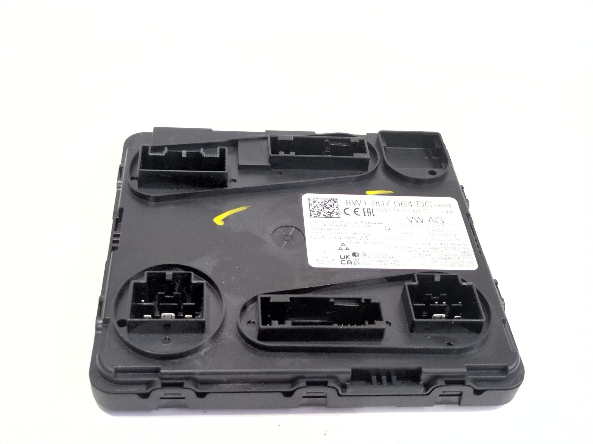 bcm_8w1907064dc_5dk01436524_audi_a4_b9_8w2_8wc_30_tdi_mild_hybrid