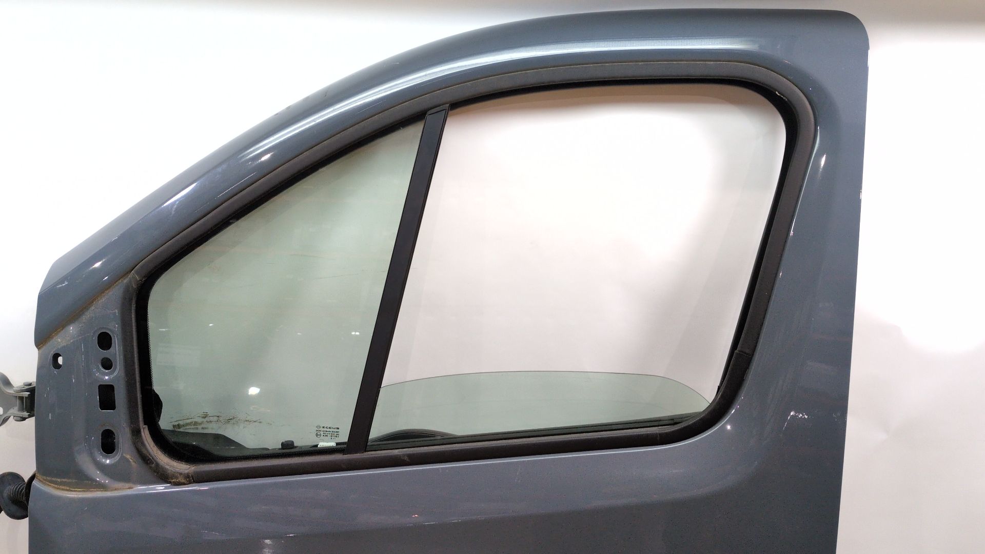 puerta_delantera_izquierda_801010179r_renault_trafic_iii_furgoneta_fg_2_0_dci_120_fgmn