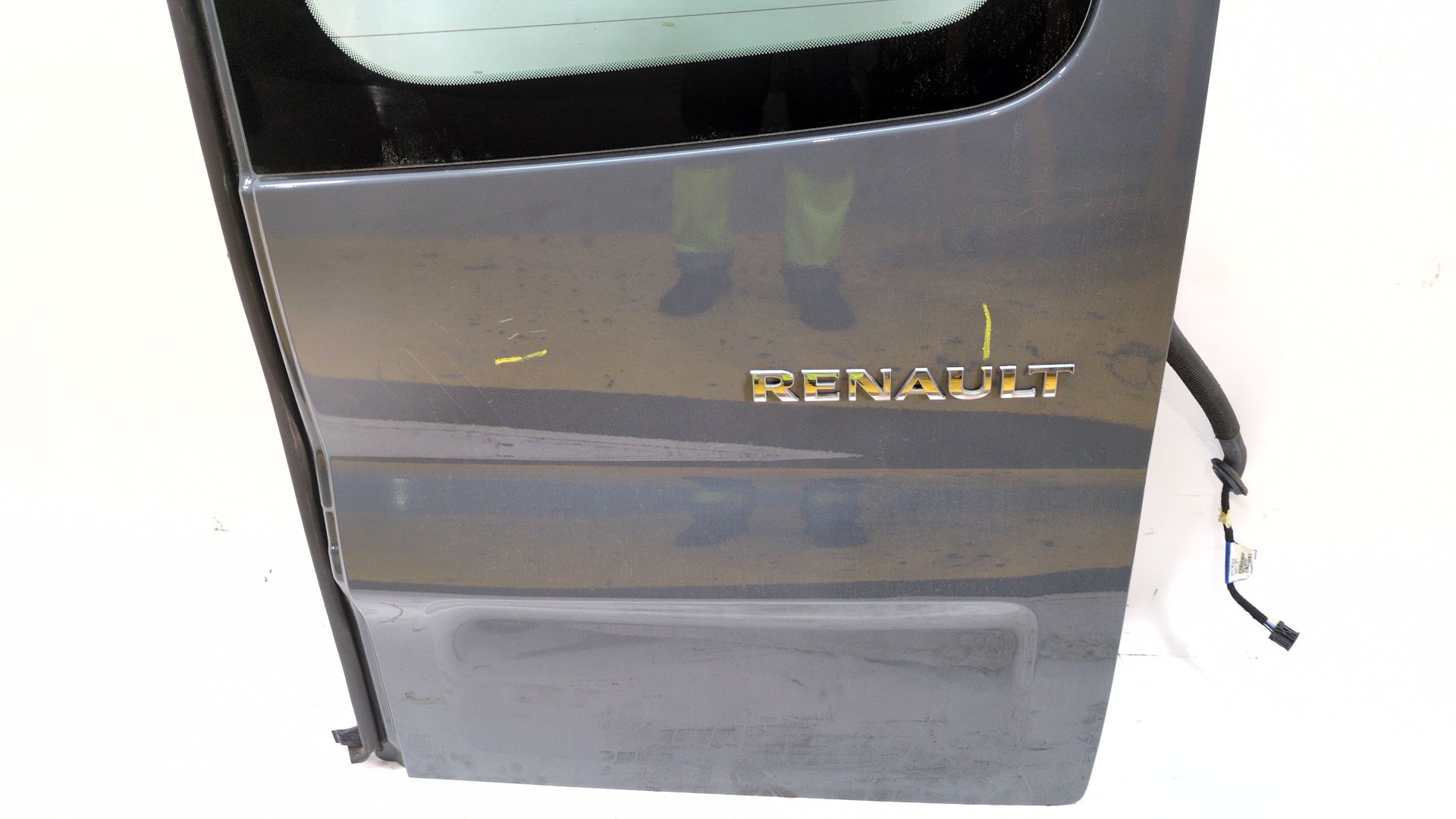 puerta_de_carga_trasera_derecha_901002765r_renault_trafic_iii_furgoneta_fg_2_0_dci_120_fgmn