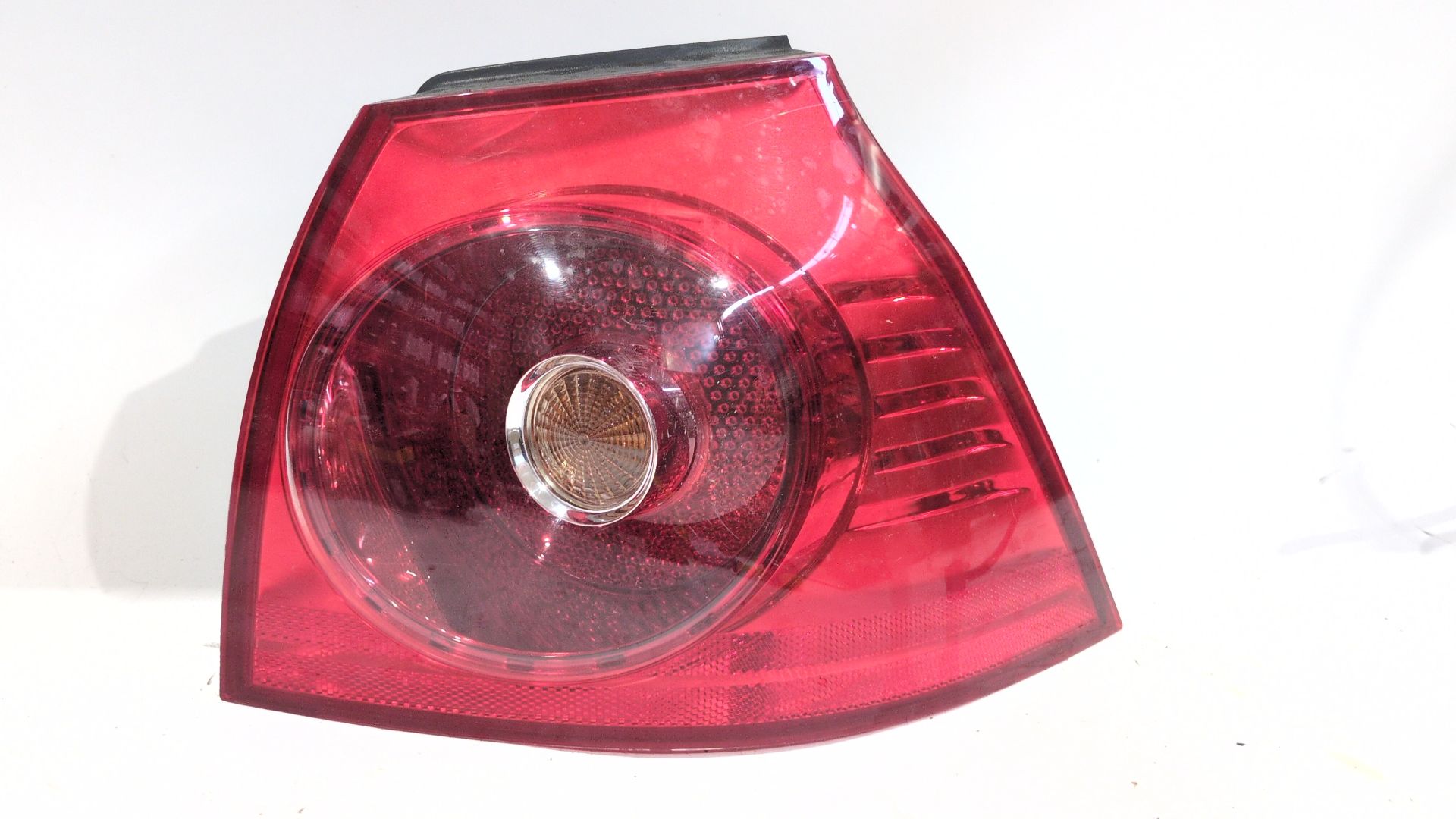 piloto_trasero_derecho_exterior_1k6945096g_89032903_volkswagen_golf_v_1k1_2_0_tdi_16v