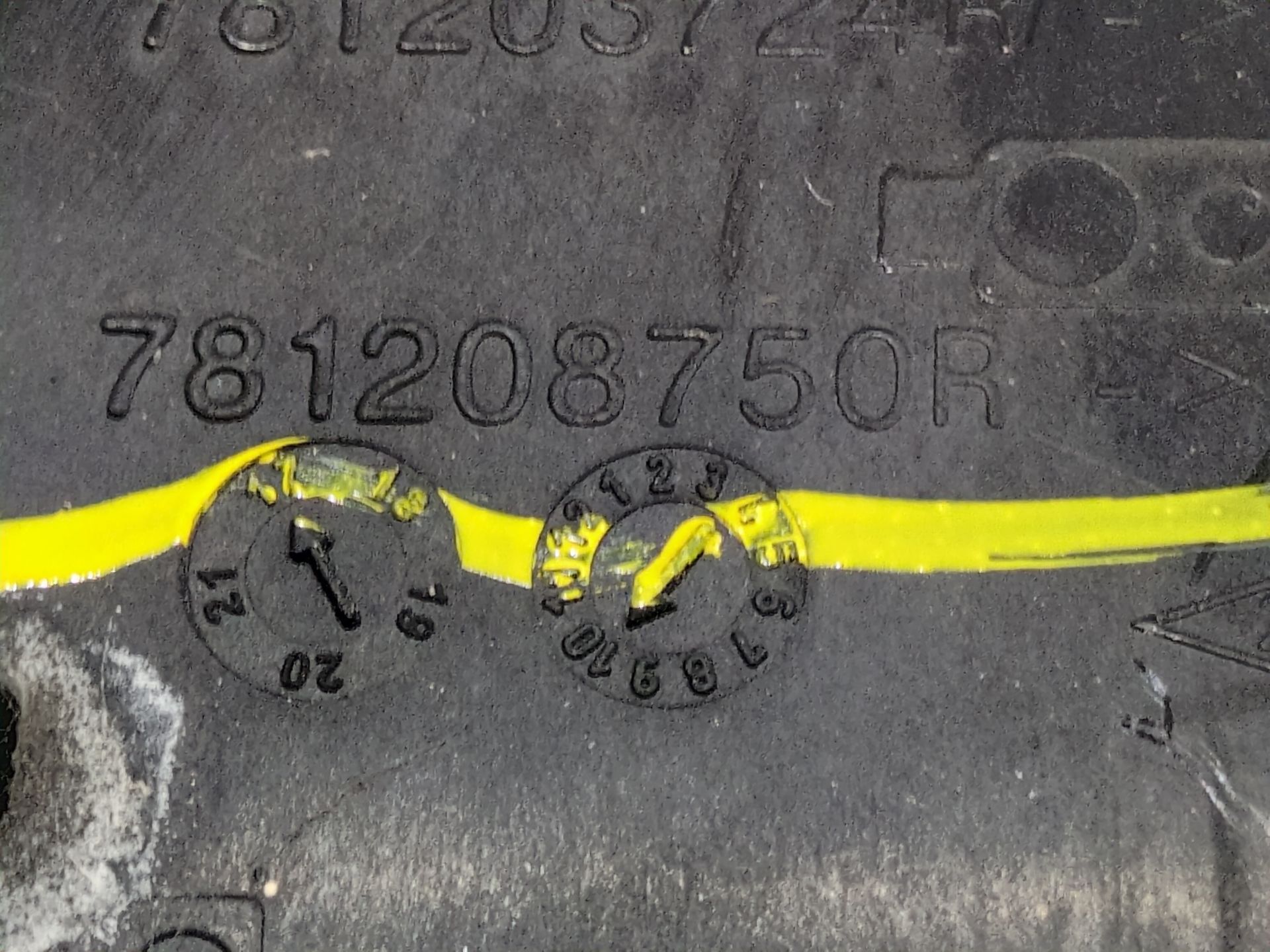 tapa_exterior_combustible_781208750r_renault_megane_iv_hatchback_b9a_m_n_1_8_blue_dci_150_b9a7