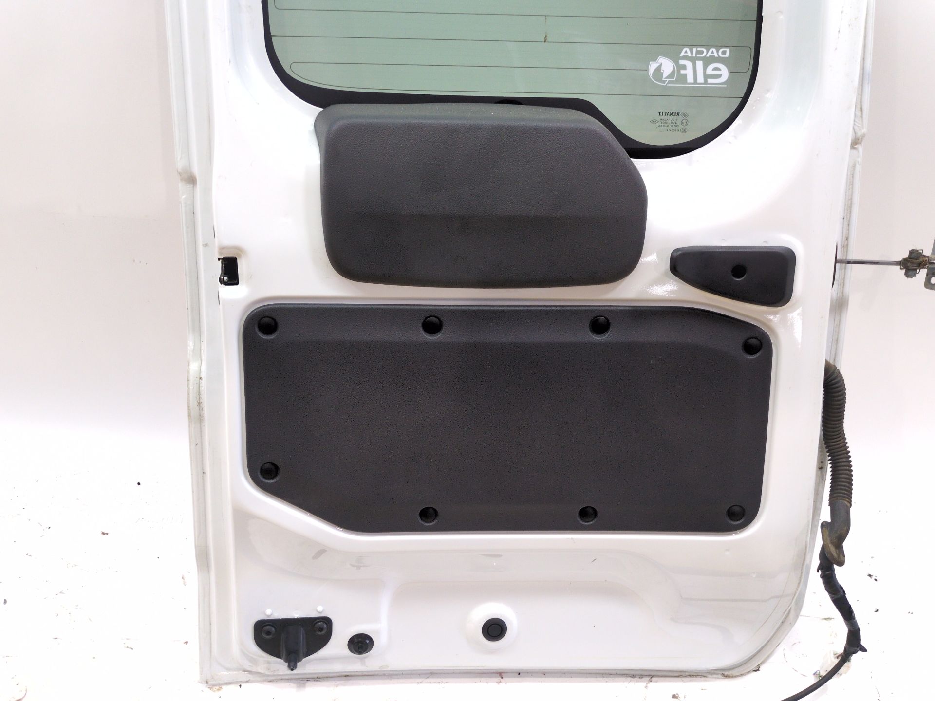 puerta_de_carga_trasera_izquierda_901010485r_dacia_dokker_furgoneta_monovolumen_1_5_blue_dci_95_fejl