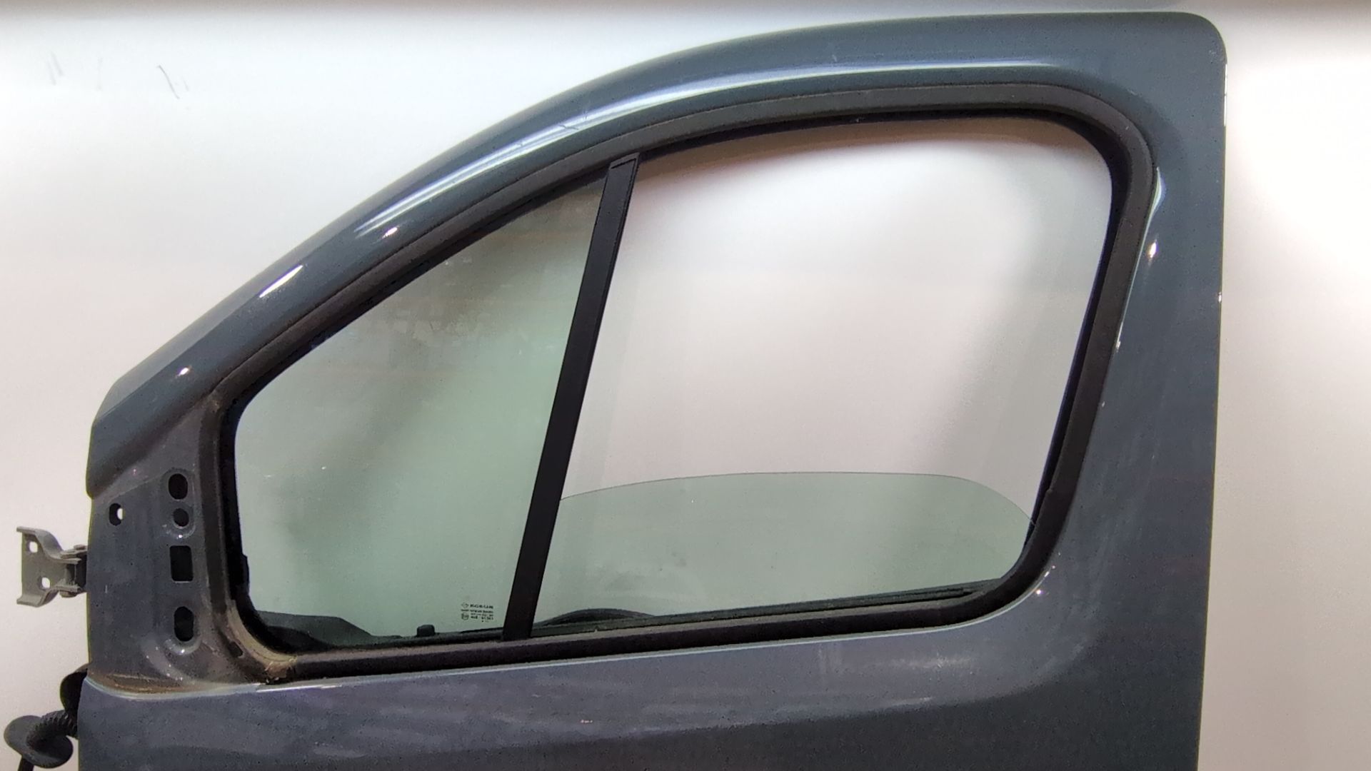 puerta_delantera_izquierda_801010179r_grey_urban_ovkpw_renault_trafic_iii_autobus_jg_2_0_dci_170_jgmm_jgmv