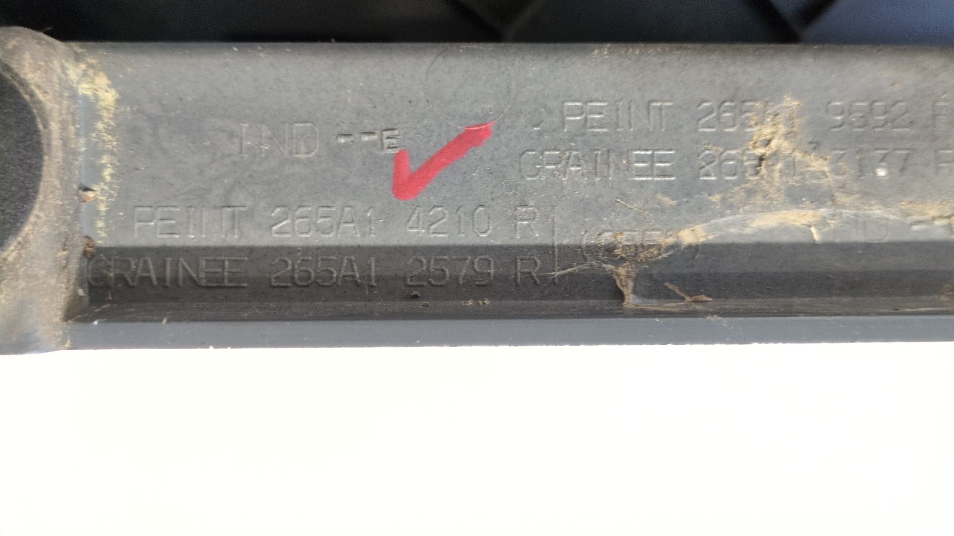 piloto_trasero_derecho_265a4210r_renault_trafic_iii_autobus_jg_2_0_dci_170_jgmm_jgmv