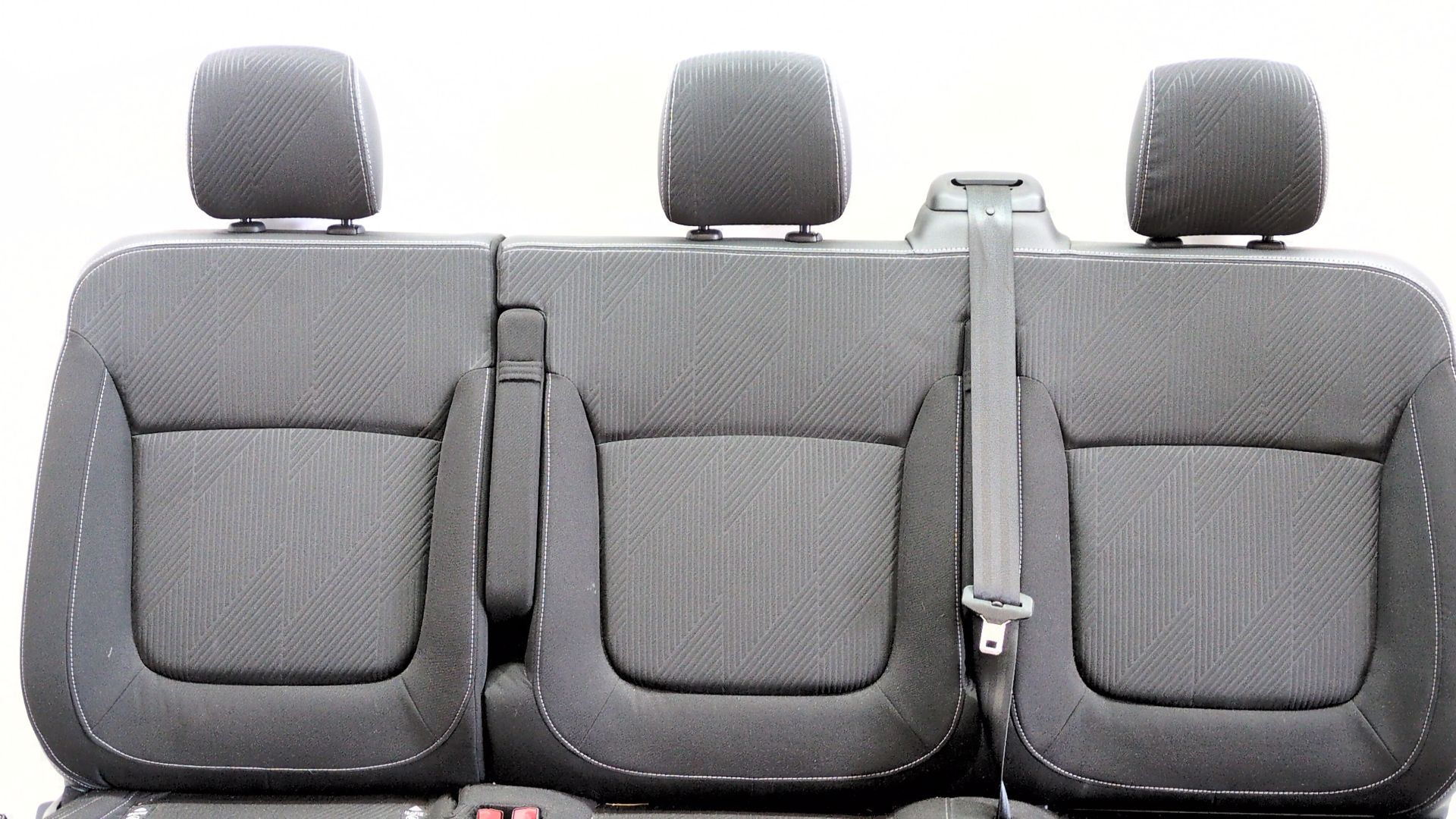 asiento_trasero_medio_873708464r_886706478r_886203010r_renault_trafic_iii_autobus_jg_2_0_dci_170_jgmm_jgmv