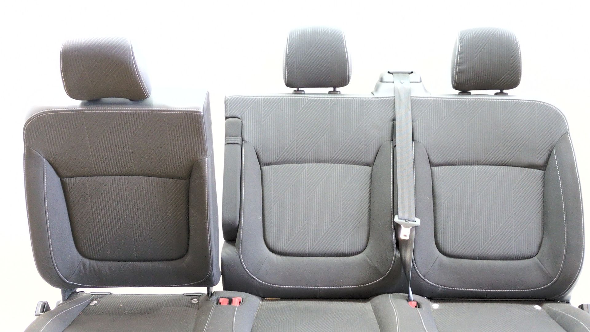 asiento_trasero_medio_873708464r_886706478r_886203010r_renault_trafic_iii_autobus_jg_2_0_dci_170_jgmm_jgmv