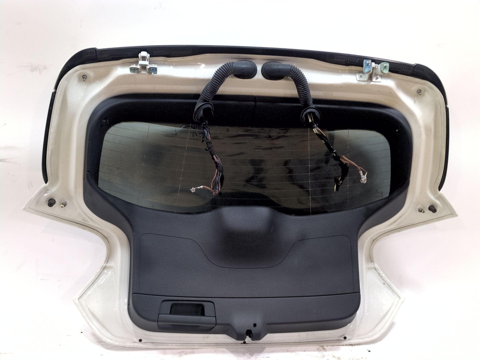 porton_trasero_a1767402200_650_blanco_calcita_acabado_estandar_mercedes_benz_clase_a_w176_a_200_cdi_176_001