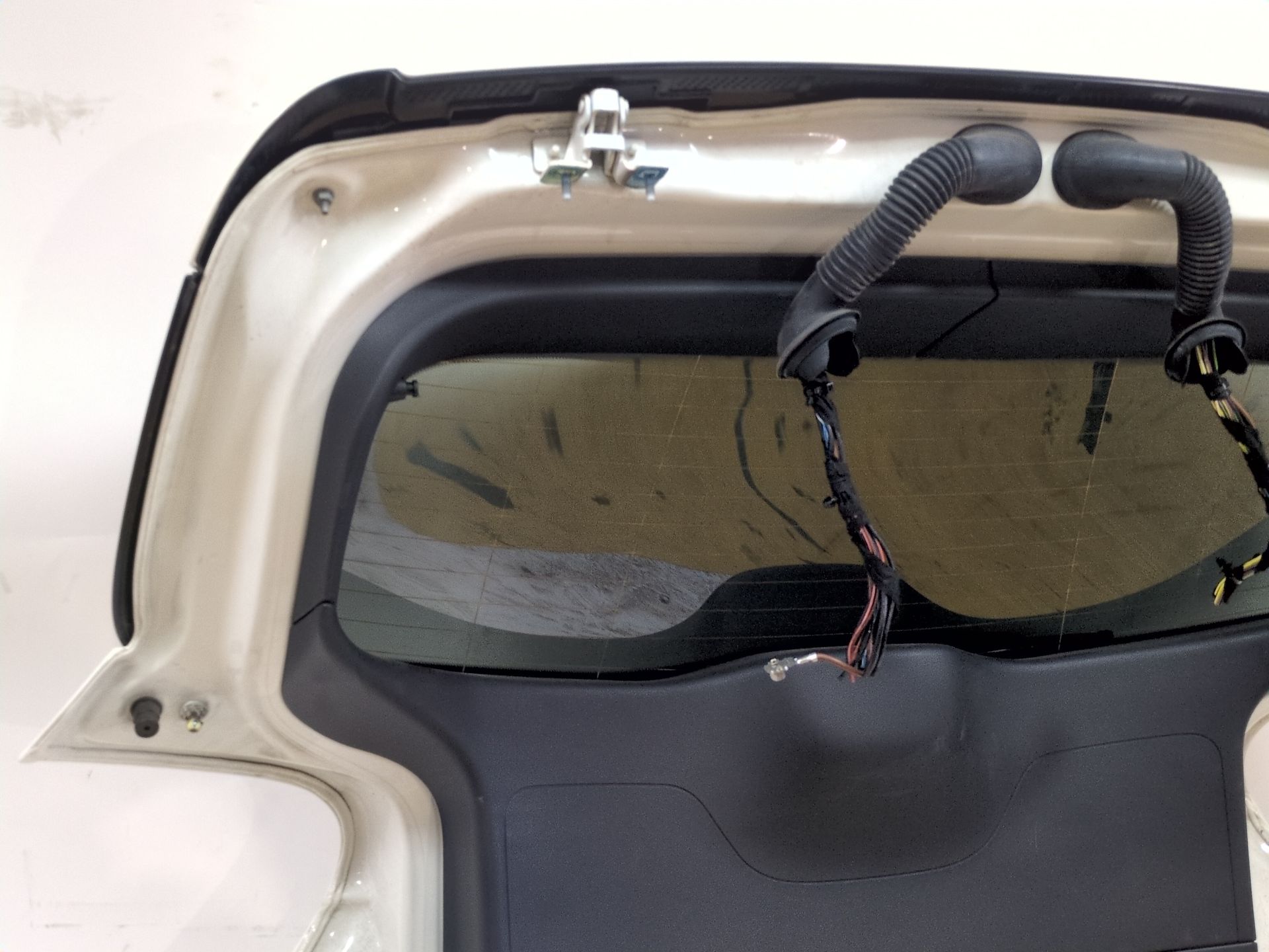 porton_trasero_a1767402200_650_blanco_calcita_acabado_estandar_mercedes_benz_clase_a_w176_a_200_cdi_176_001