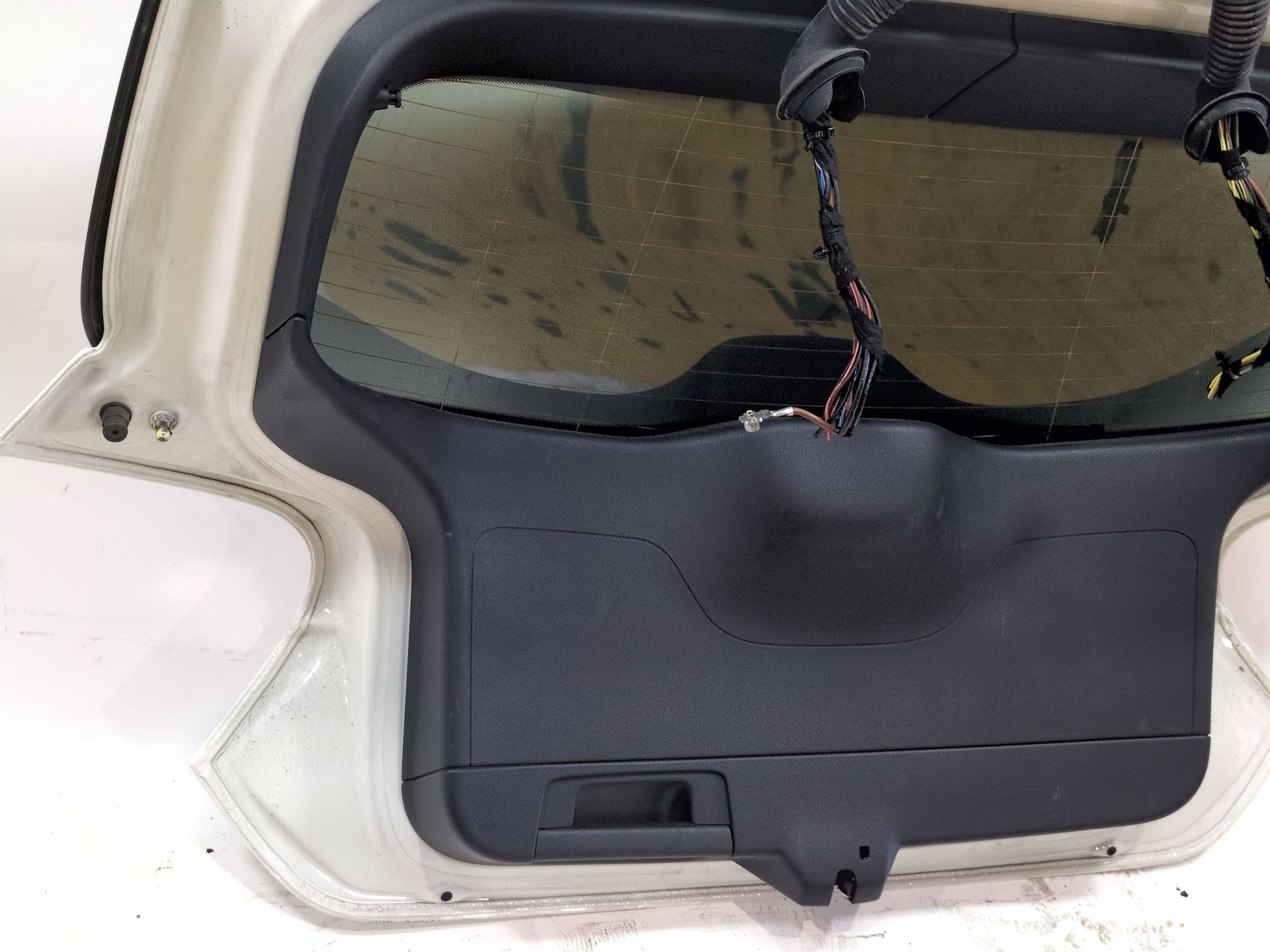 porton_trasero_a1767402200_650_blanco_calcita_acabado_estandar_mercedes_benz_clase_a_w176_a_200_cdi_176_001