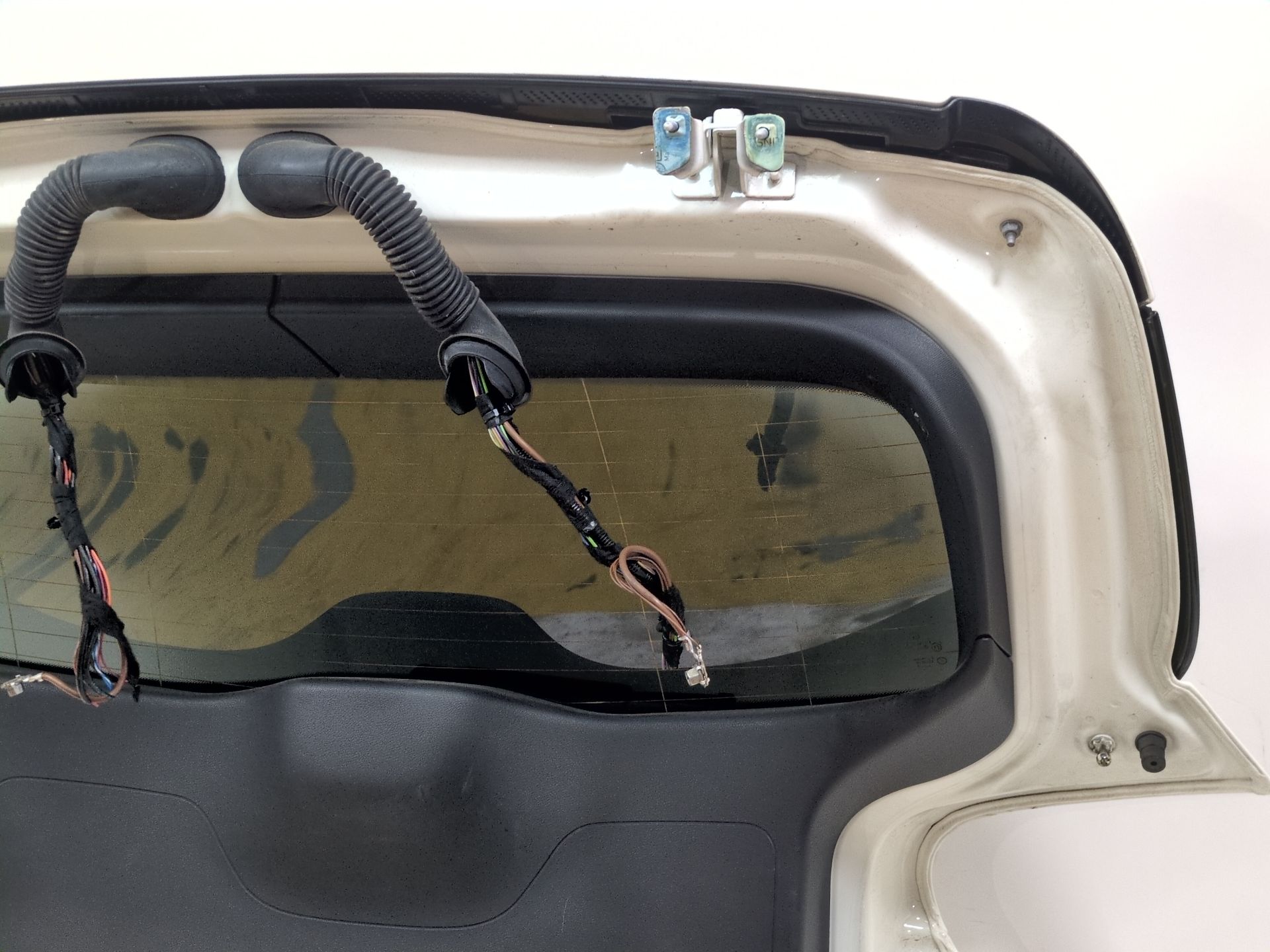 porton_trasero_a1767402200_650_blanco_calcita_acabado_estandar_mercedes_benz_clase_a_w176_a_200_cdi_176_001