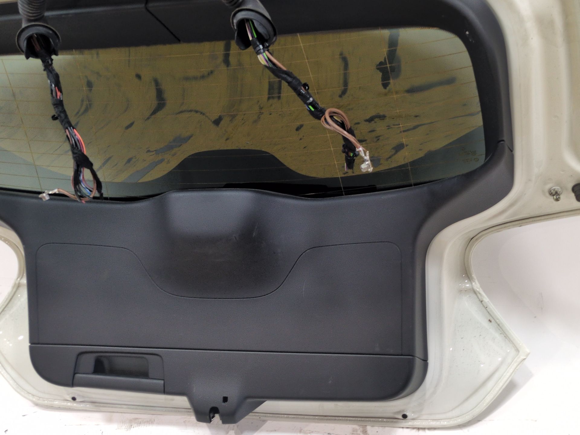 porton_trasero_a1767402200_650_blanco_calcita_acabado_estandar_mercedes_benz_clase_a_w176_a_200_cdi_176_001