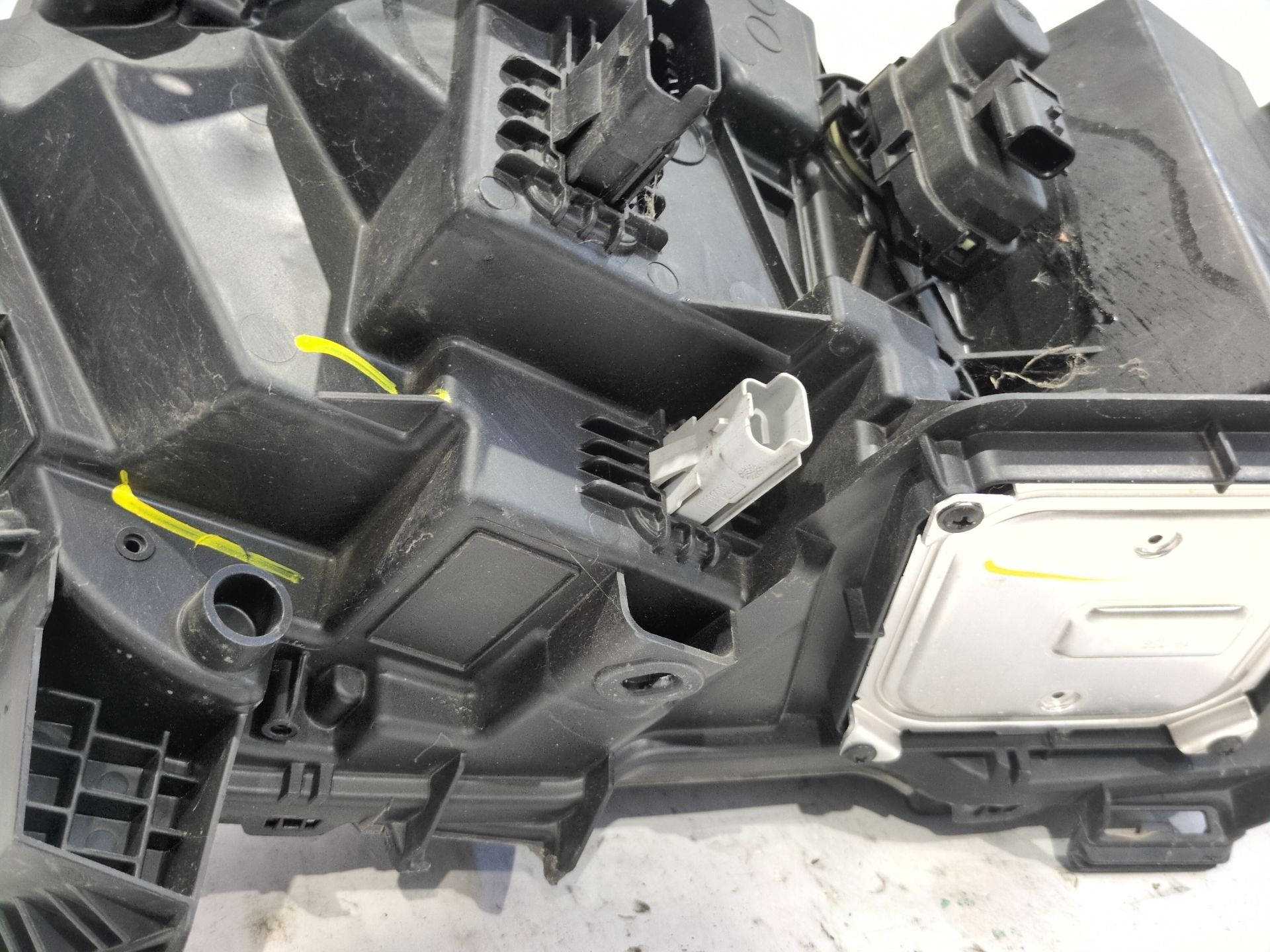 faro_derecho_sin_referencia_renault_koleos_ii_hc_2_0_blue_dci_185_hcak