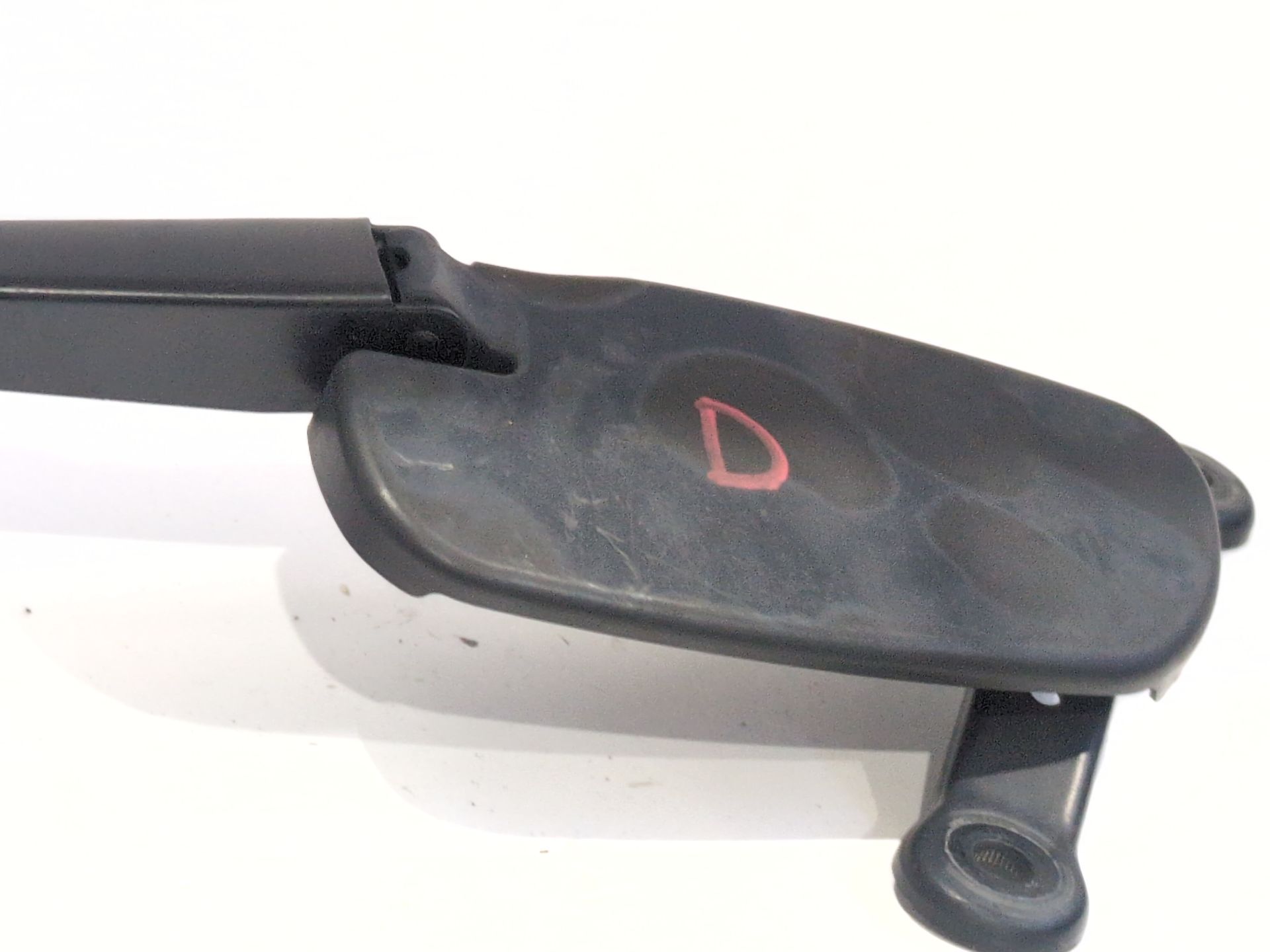 brazo_limpia_delantero_derecho_a2468320041_mercedes_benz_clase_a_w176_a_200_cdi_176_001