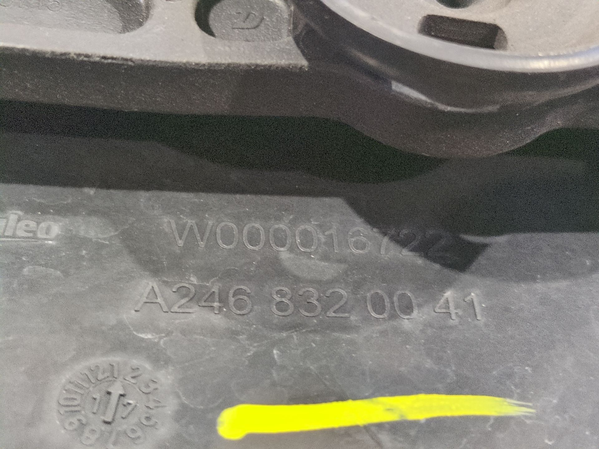 brazo_limpia_delantero_derecho_a2468320041_mercedes_benz_clase_a_w176_a_200_cdi_176_001