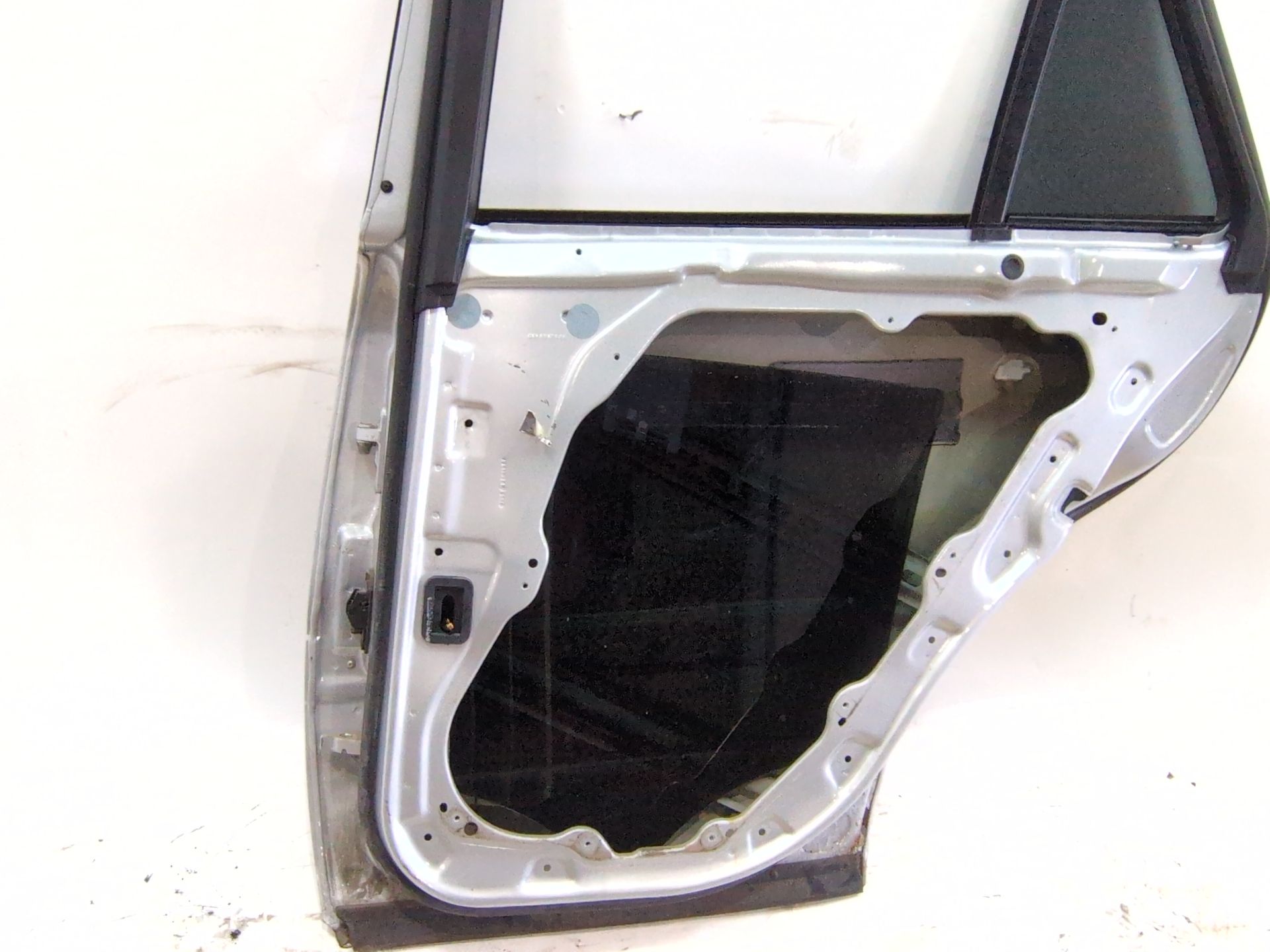 puerta_trasera_derecha_a1647300205_a_164_730_02_05_775_plata_iridio_pintura_metalizada_mercedes_benz_clase_m_w164_ml_350_4_matic