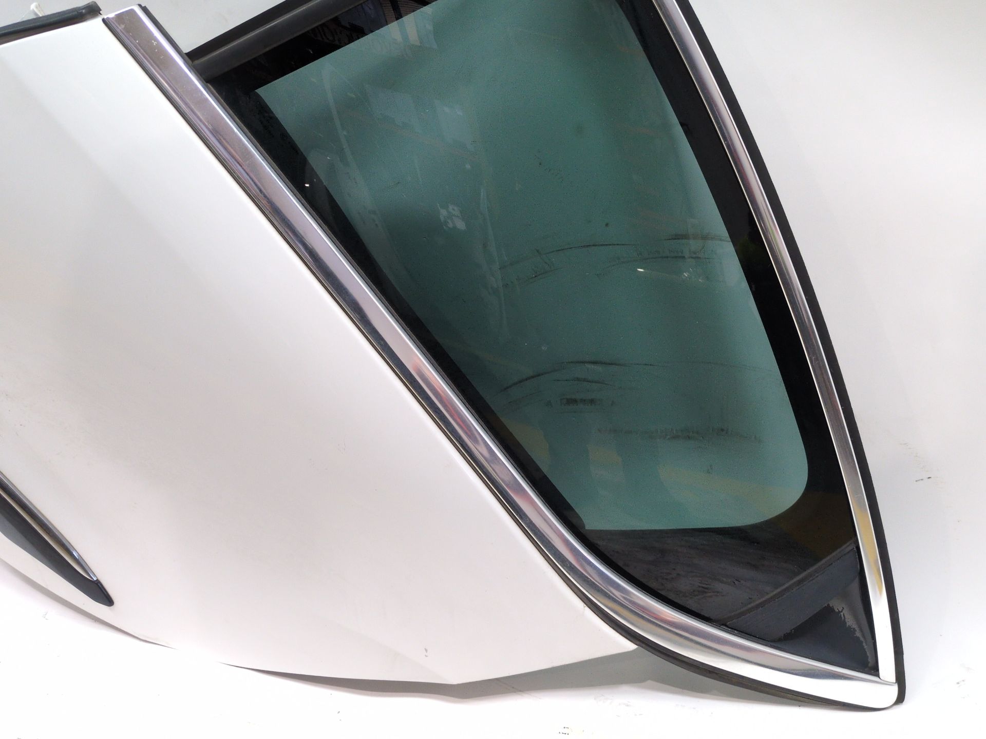 puerta_trasera_izquierda_9006s1_9006_s1_ewp_pintura_blanco_banquise_citr_n_ds4_nx_1_6_hdi_115