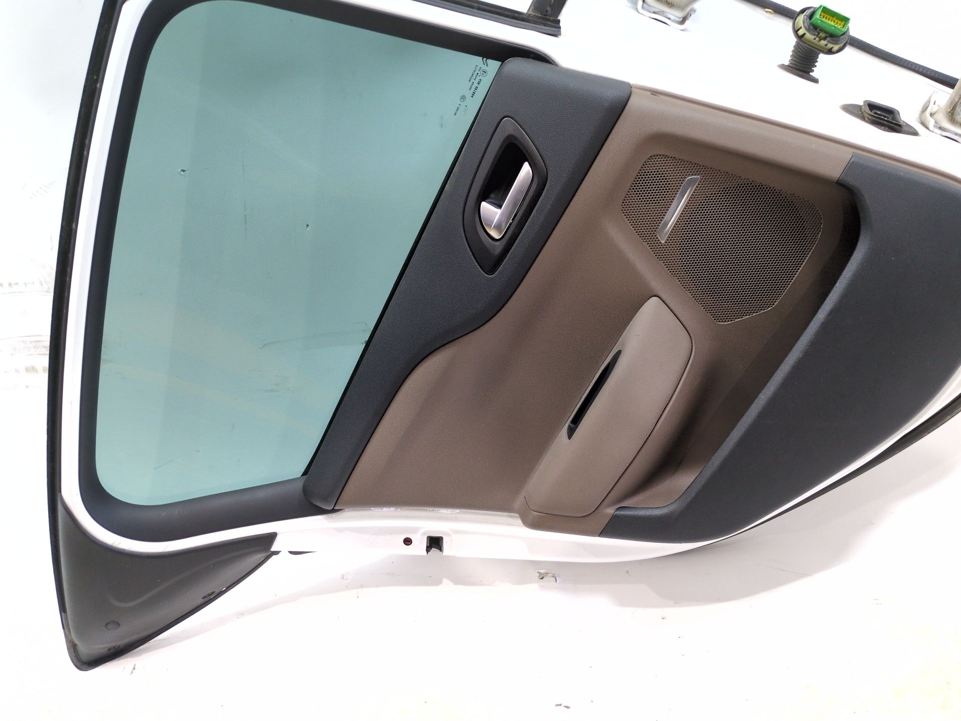 puerta_trasera_izquierda_9006s1_9006_s1_ewp_pintura_blanco_banquise_citr_n_ds4_nx_1_6_hdi_115