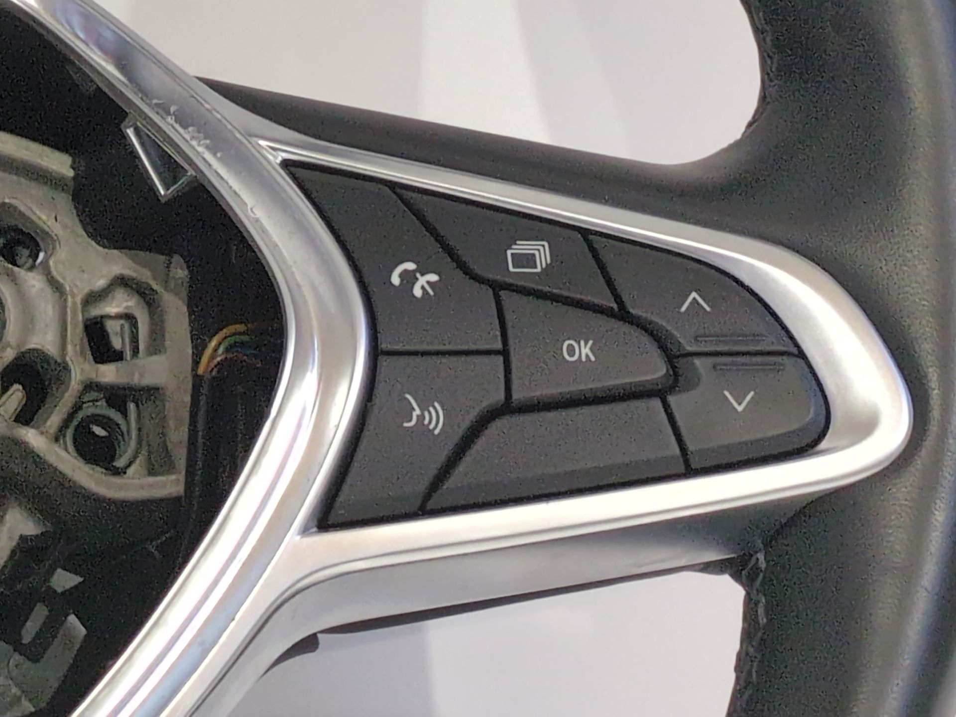 volante_484009486r_renault_clio_v_b7_1_3_tce_140_b7n0