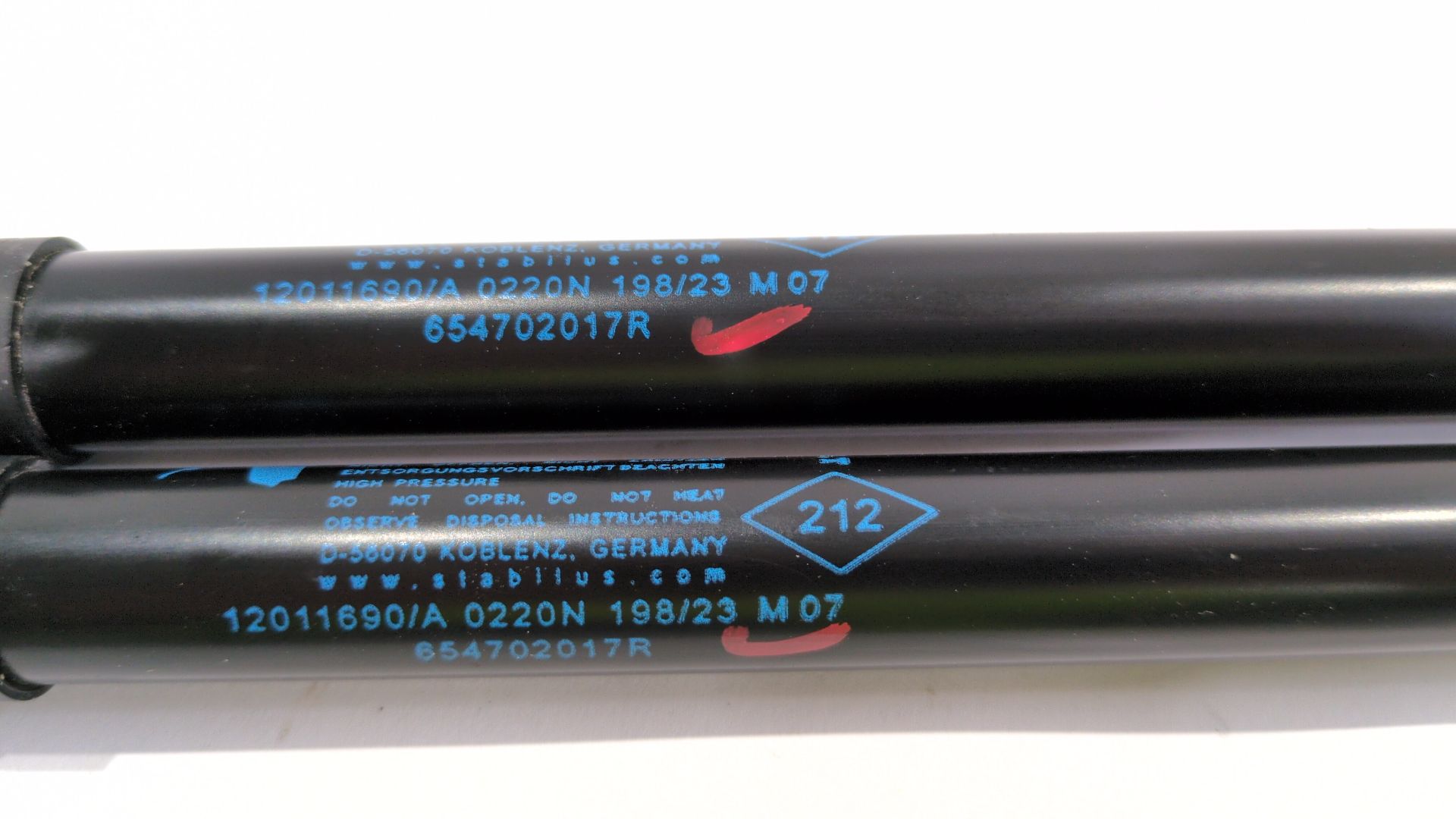 amortiguadores_capo_654702017r_dacia_bigster_1_8_fhev_ryn7