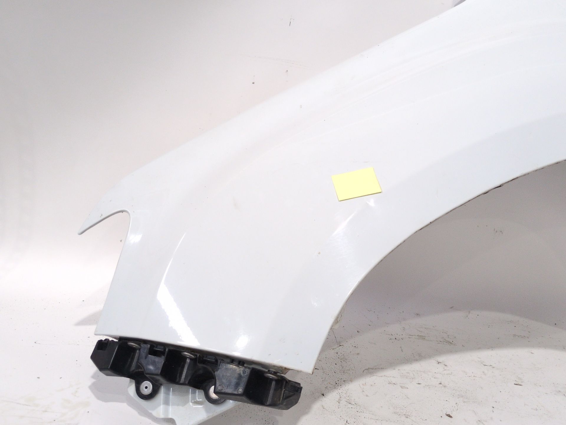 aleta_delantera_izquierda_631011252r_ice_white_bc_ov369_dacia_duster_hm_1_5_dci_115_hmad