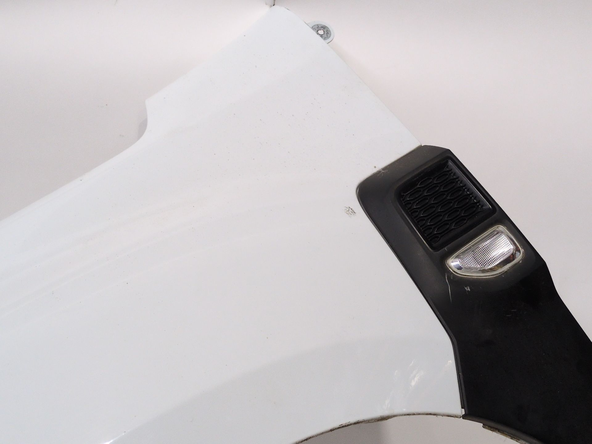 aleta_delantera_izquierda_631011252r_ice_white_bc_ov369_dacia_duster_hm_1_5_dci_115_hmad