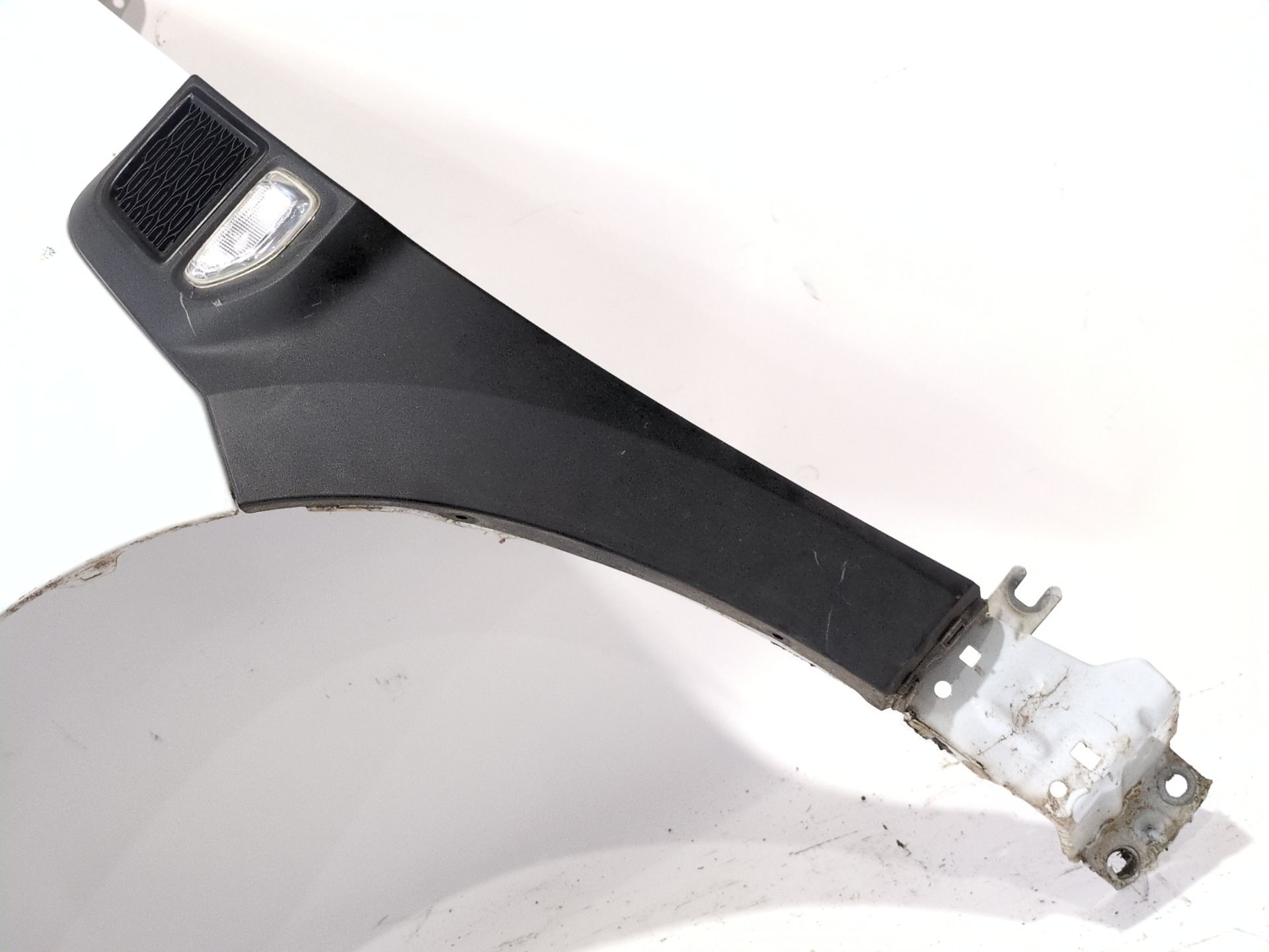 aleta_delantera_izquierda_631011252r_ice_white_bc_ov369_dacia_duster_hm_1_5_dci_115_hmad