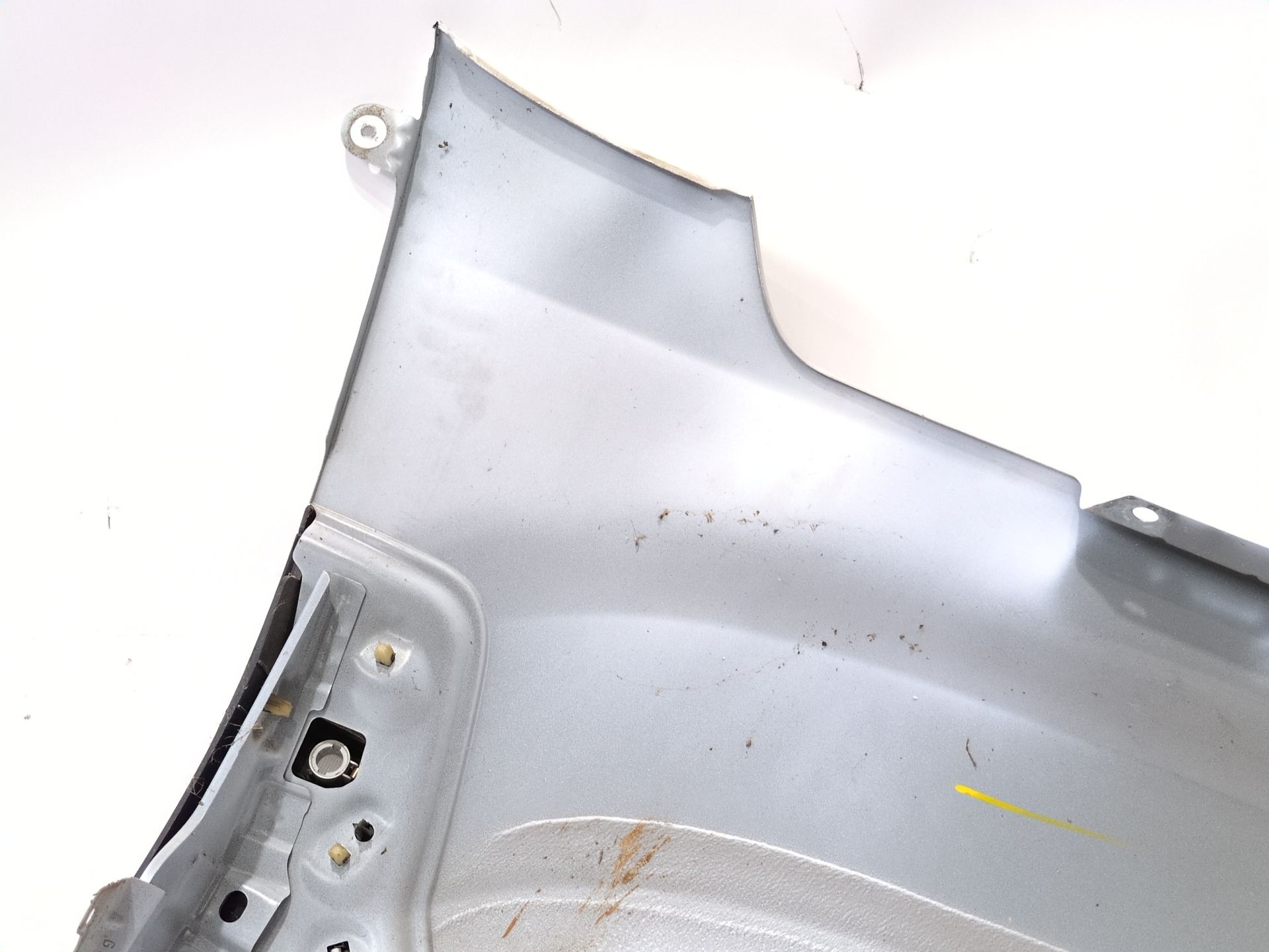 aleta_delantera_izquierda_631011252r_ice_white_bc_ov369_dacia_duster_hm_1_5_dci_115_hmad