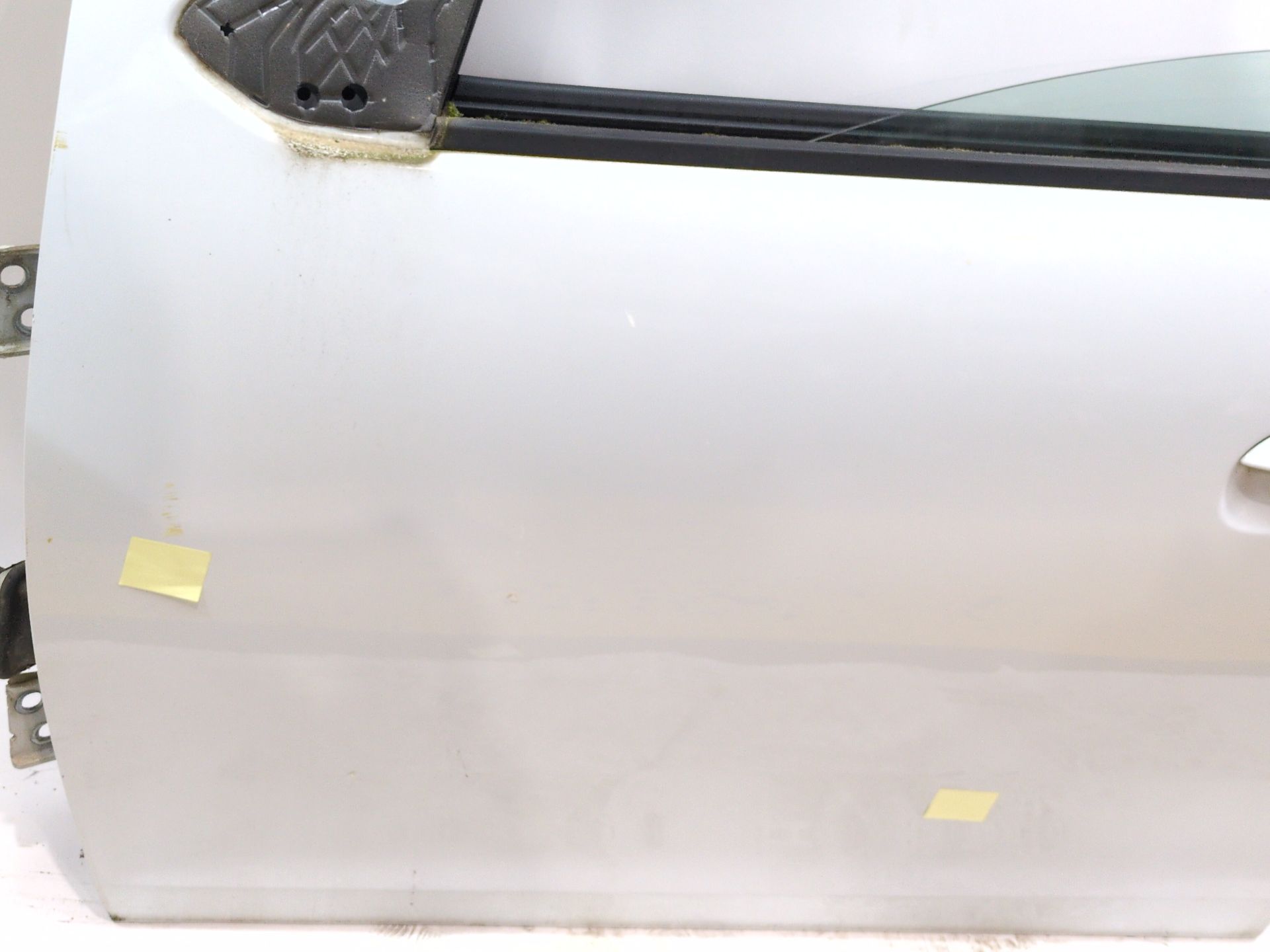 puerta_delantera_izquierda_801019736r_ice_white_bc_ov369_dacia_duster_hm_1_5_dci_115_hmad