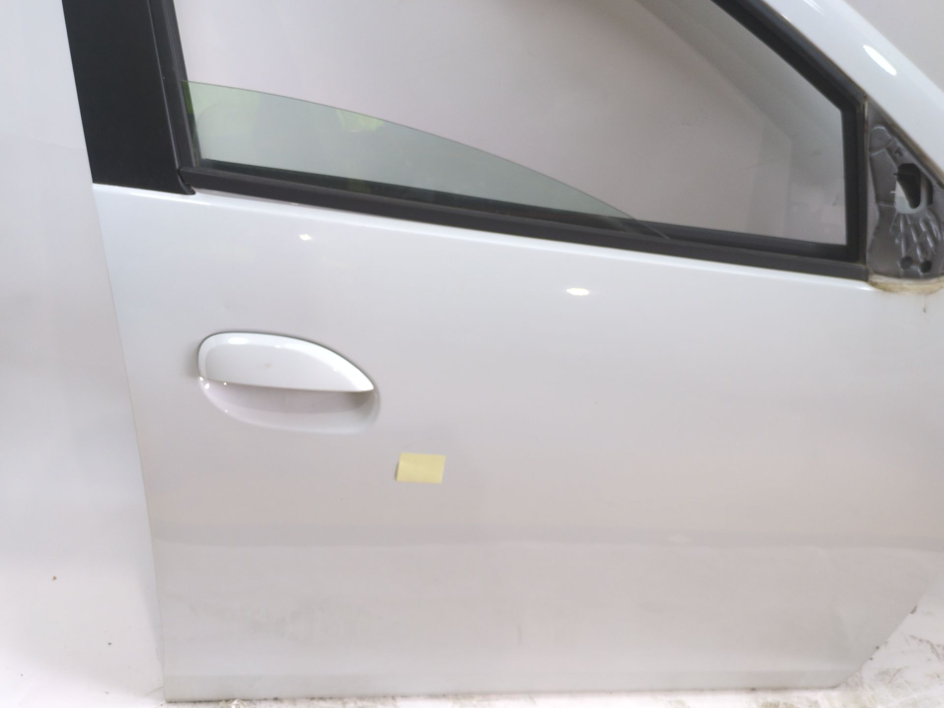 puerta_delantera_derecha_801002450r_ice_white_bc_ov369_dacia_duster_hm_1_5_dci_115_hmad