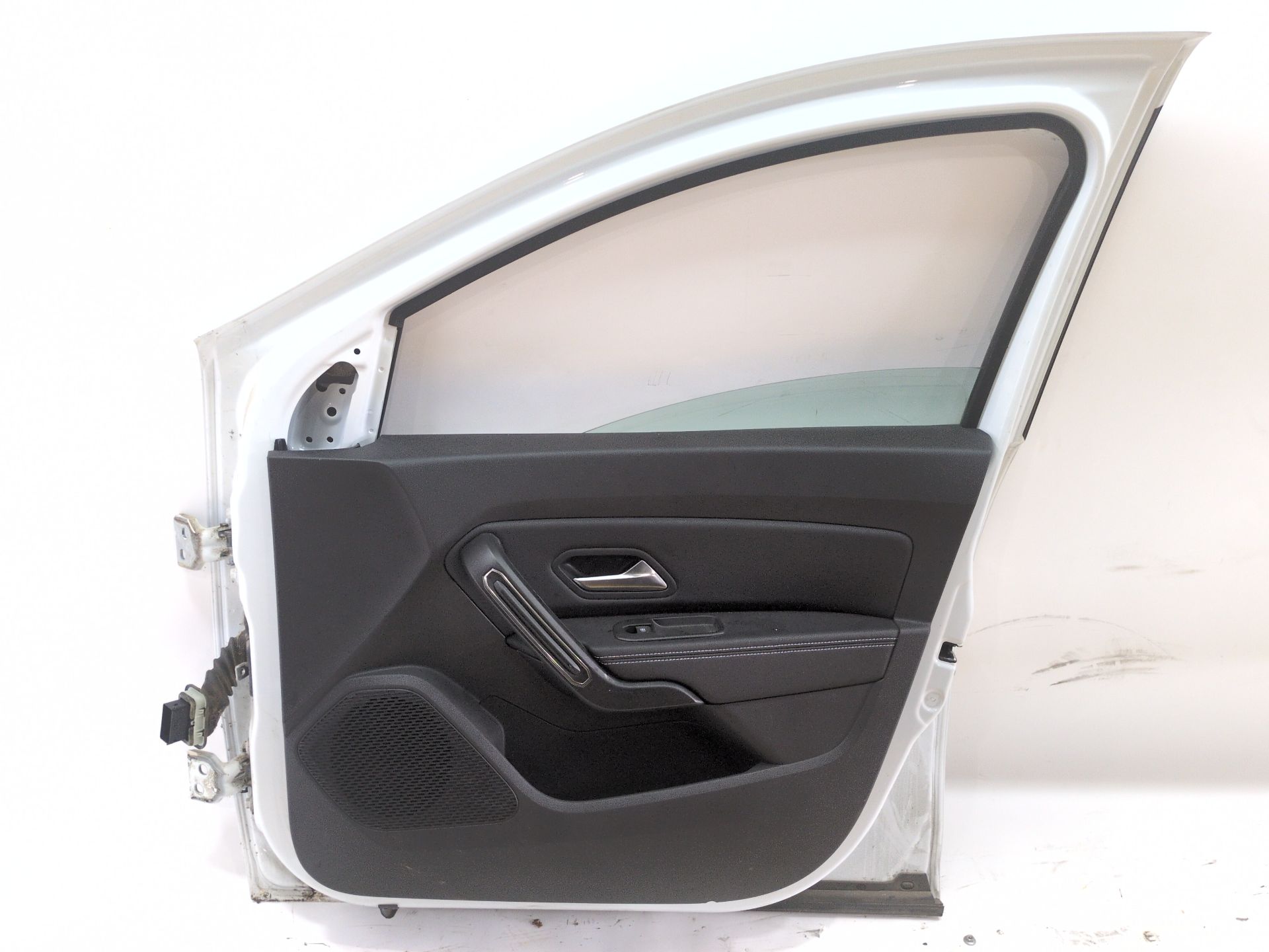 puerta_delantera_derecha_801002450r_ice_white_bc_ov369_dacia_duster_hm_1_5_dci_115_hmad