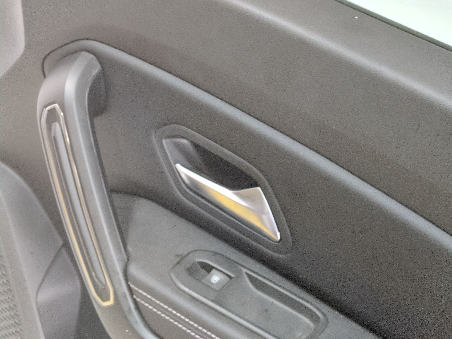 puerta_delantera_derecha_801002450r_ice_white_bc_ov369_dacia_duster_hm_1_5_dci_115_hmad