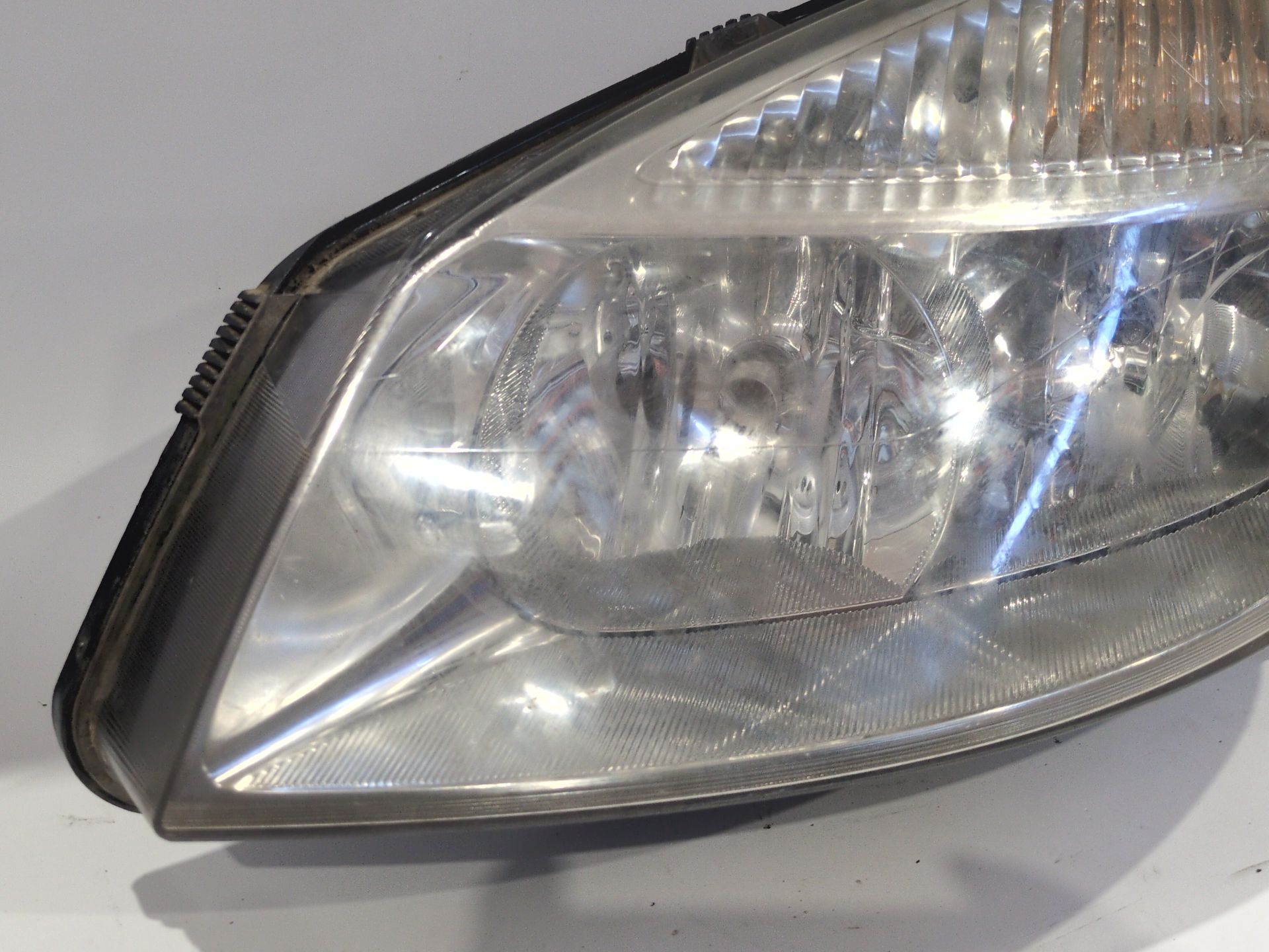 faro_izquierdo_7701064132_renault_grand_scenic_ii_jm0_1_1_9_dci_jm0g_jm12_jm1g_jm2c