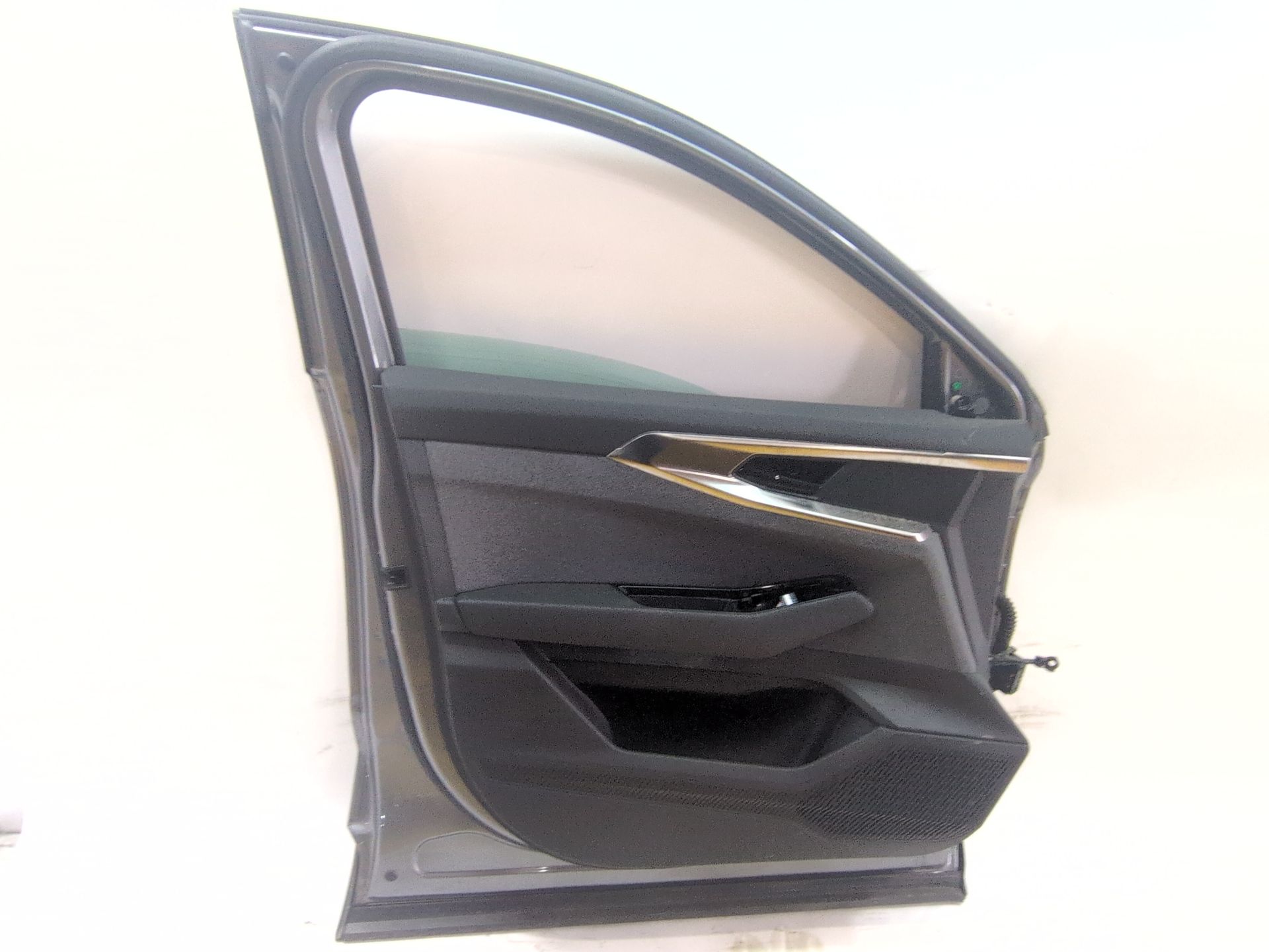 puerta_delantera_izquierda_801018968r_grey_schiste_tpkqg_renault_austral_e_tech_200_hybrid